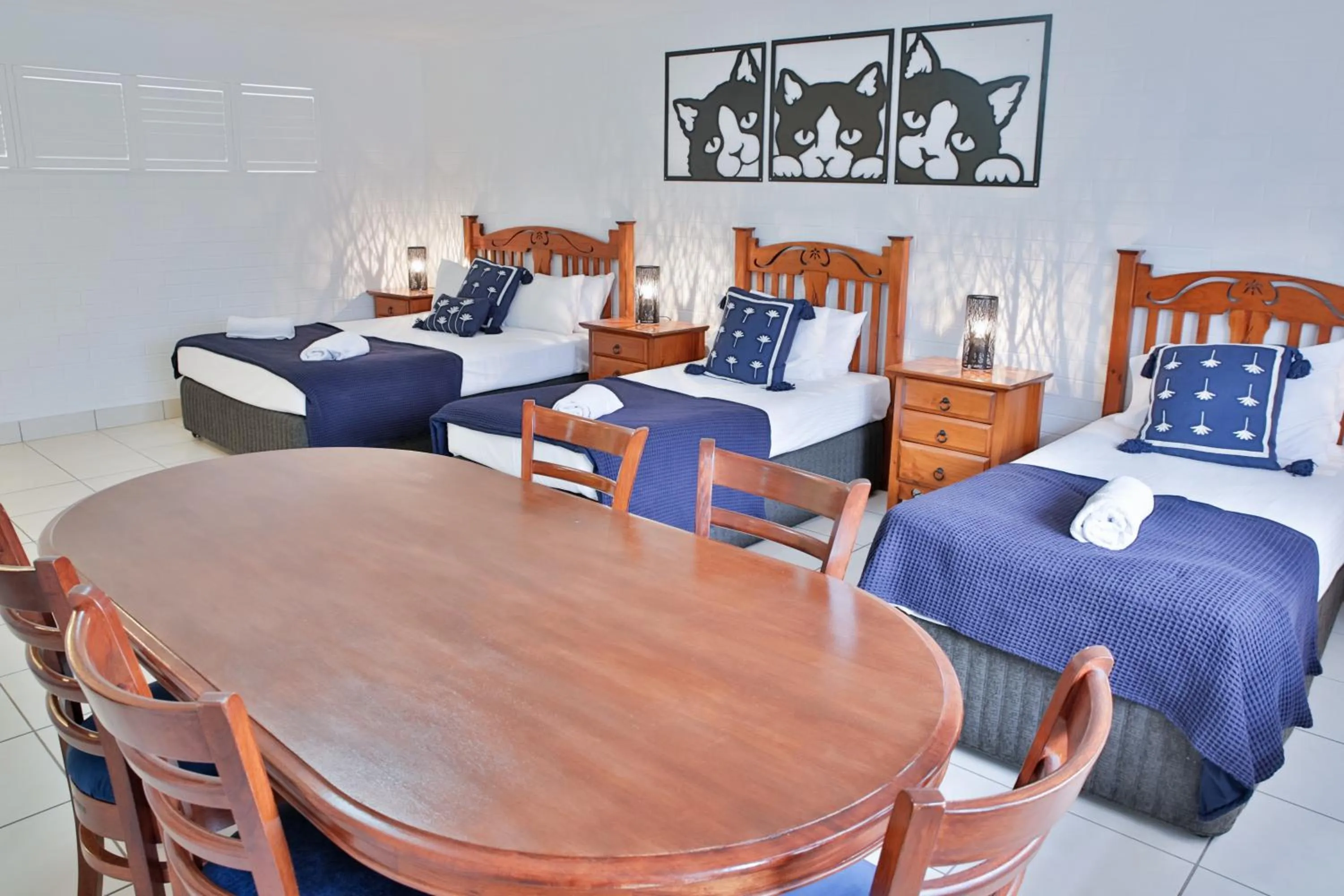 Bed in Central Park Motel