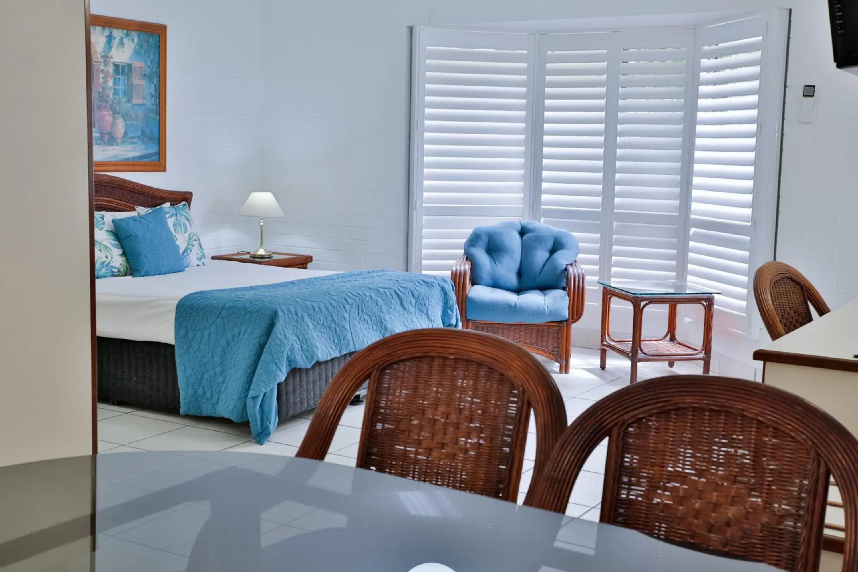 Family Room (1 Queen Bed + 3 Singles Beds) in Central Park Motel Family Room (1 Queen Bed + 3 Singles Beds) in Central Park Motel