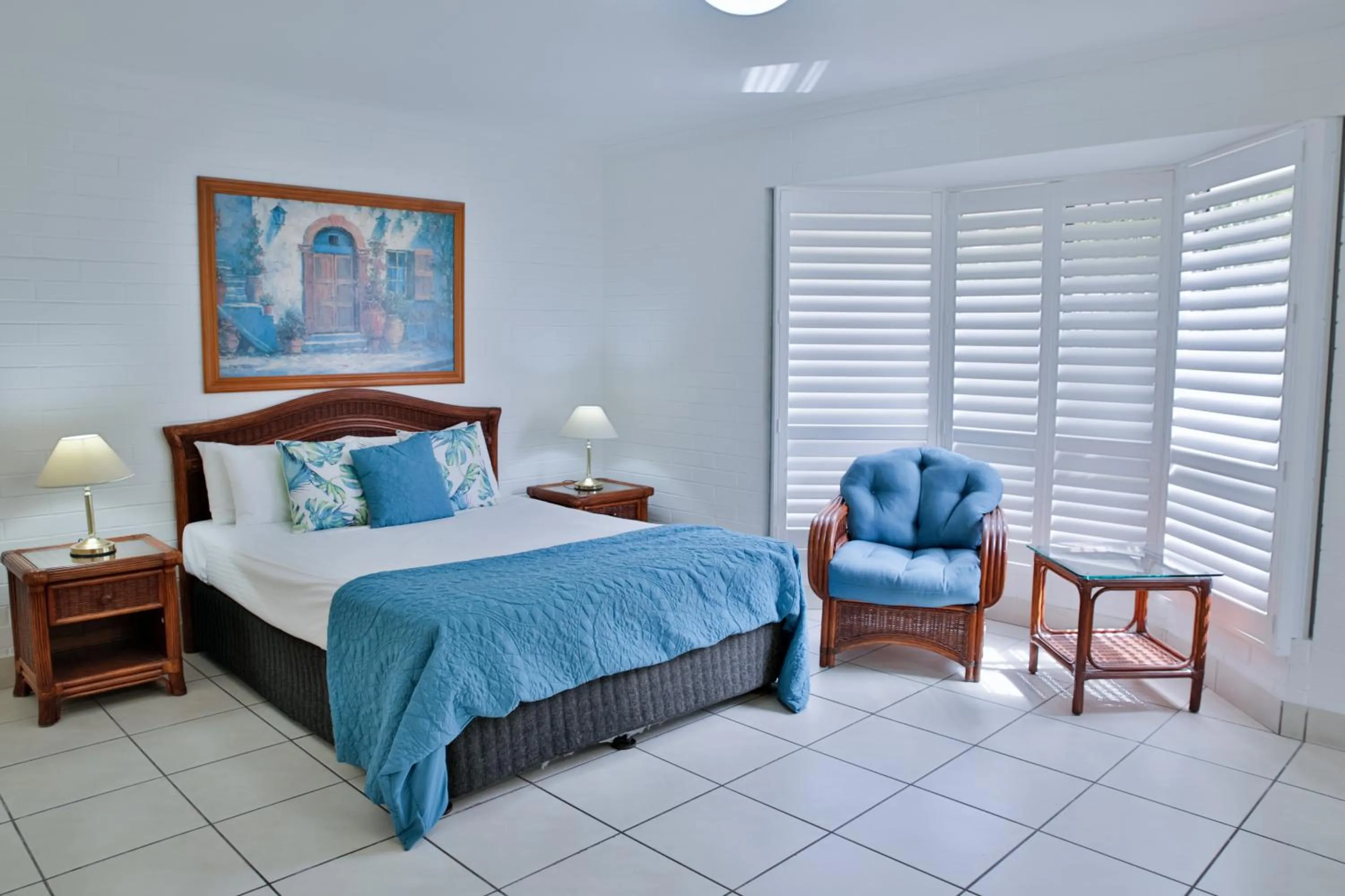 Bed in Central Park Motel