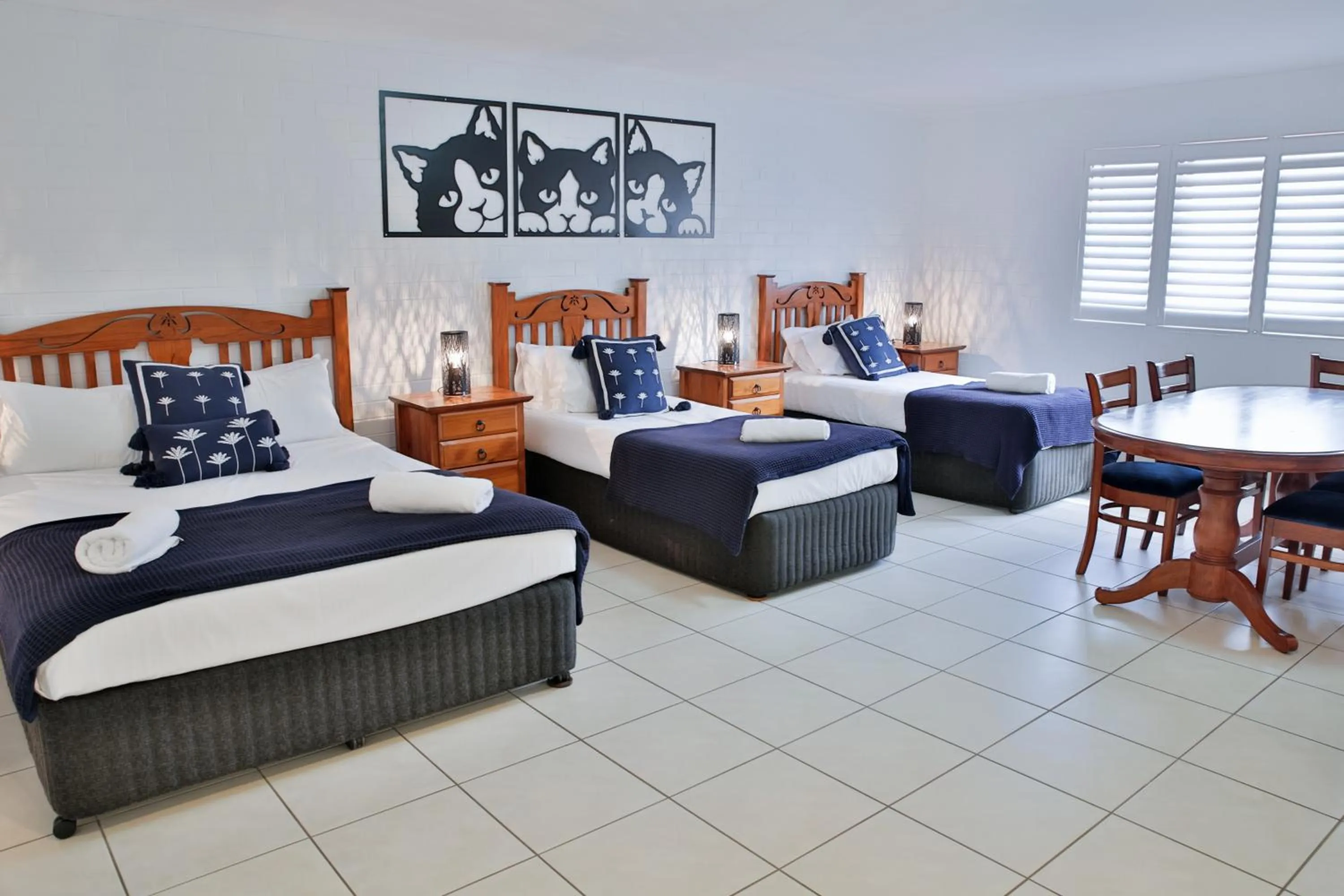 Bed in Central Park Motel