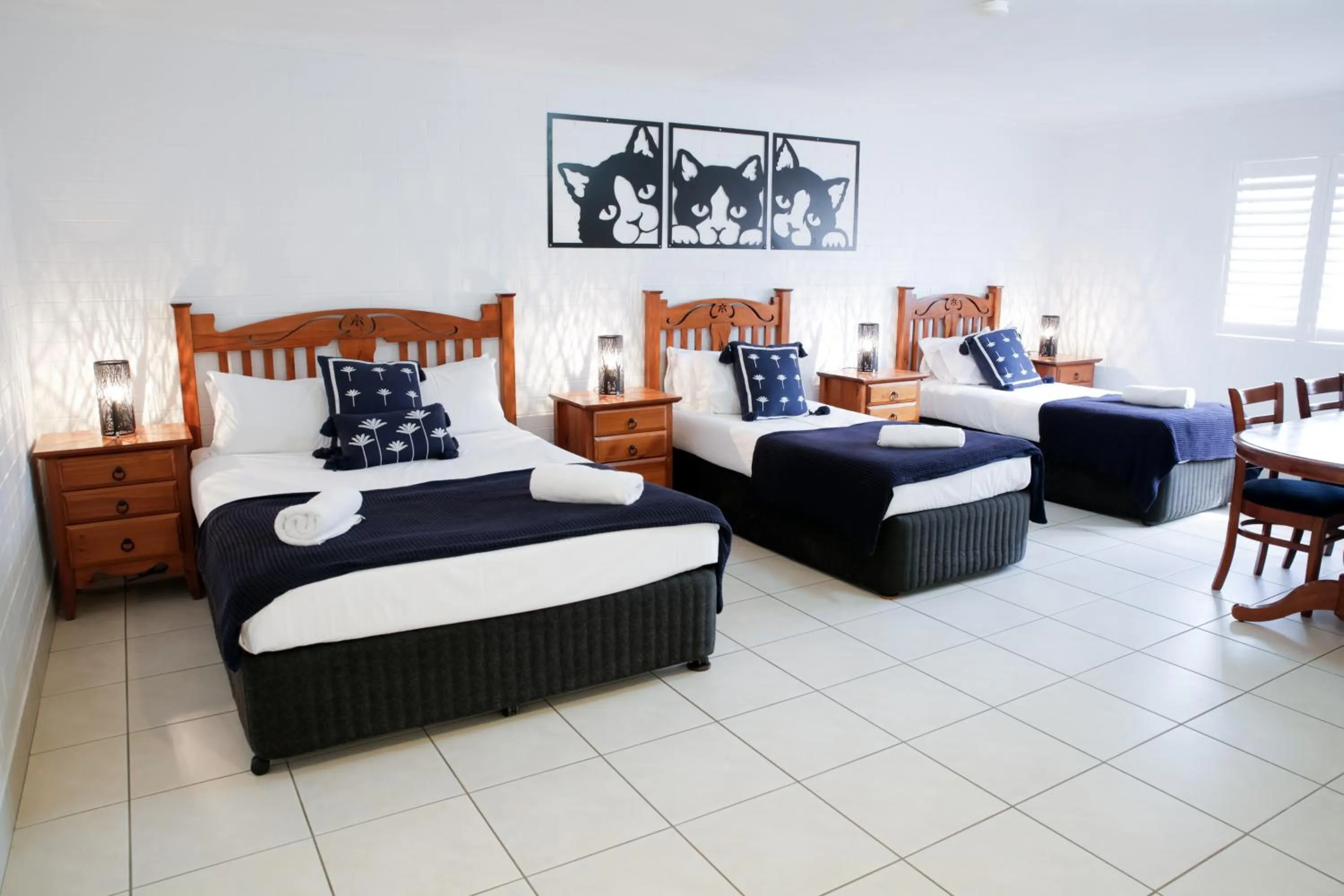 Bed in Central Park Motel