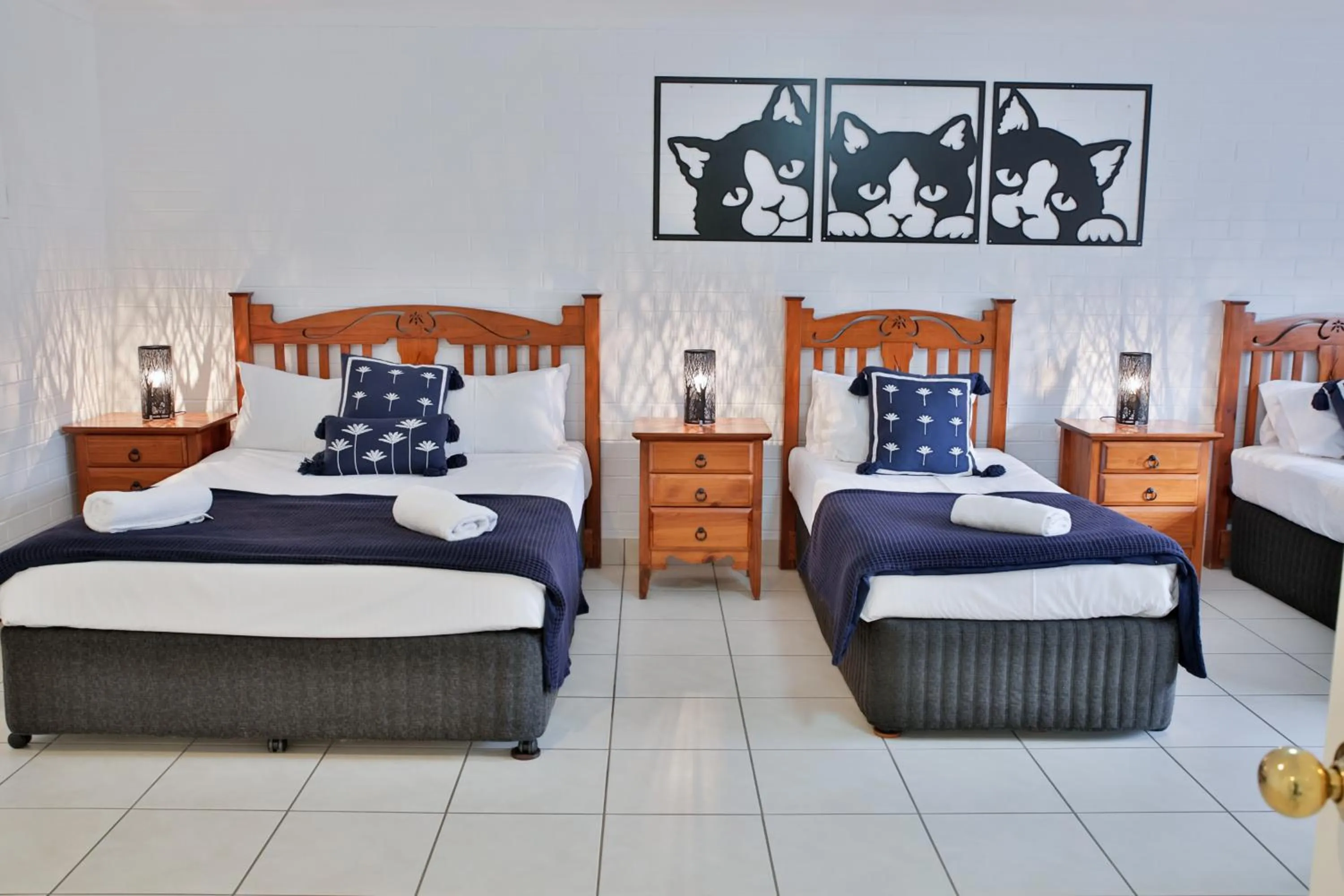 Bed in Central Park Motel