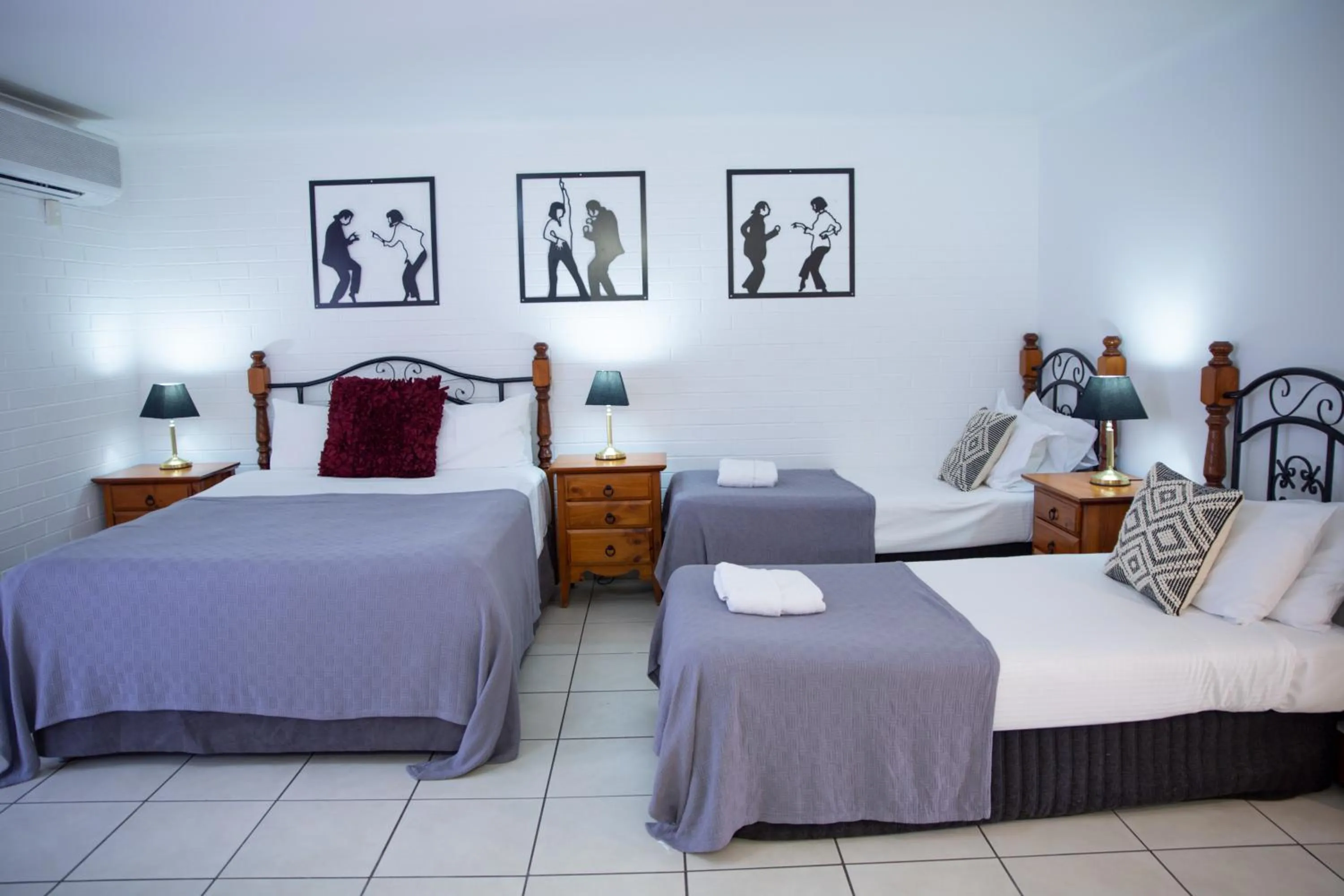 Bed in Central Park Motel