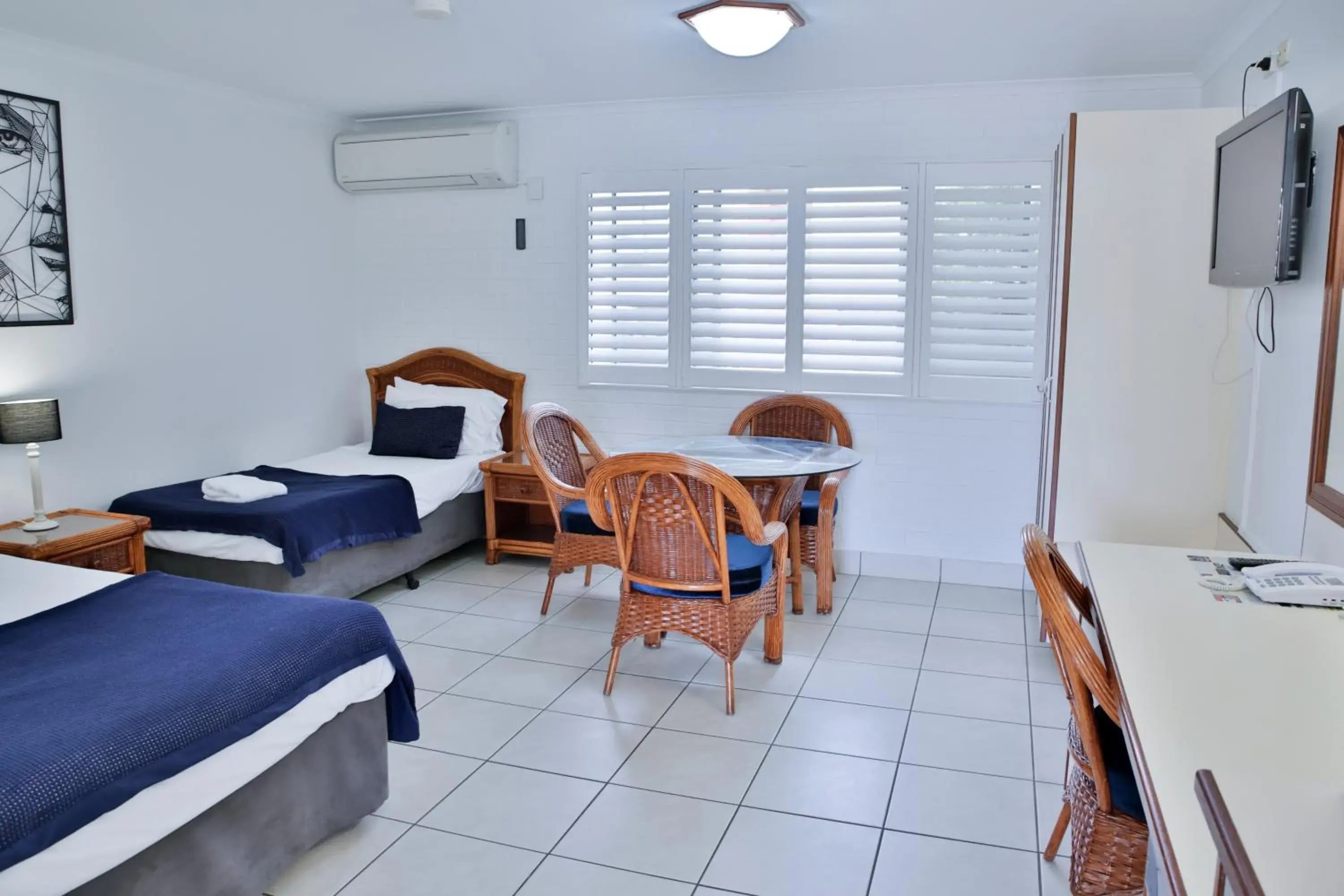 Queen Single Room (1 Queen + 1 Single Bed) in Central Park Motel Queen Single Room (1 Queen + 1 Single Bed) in Central Park Motel