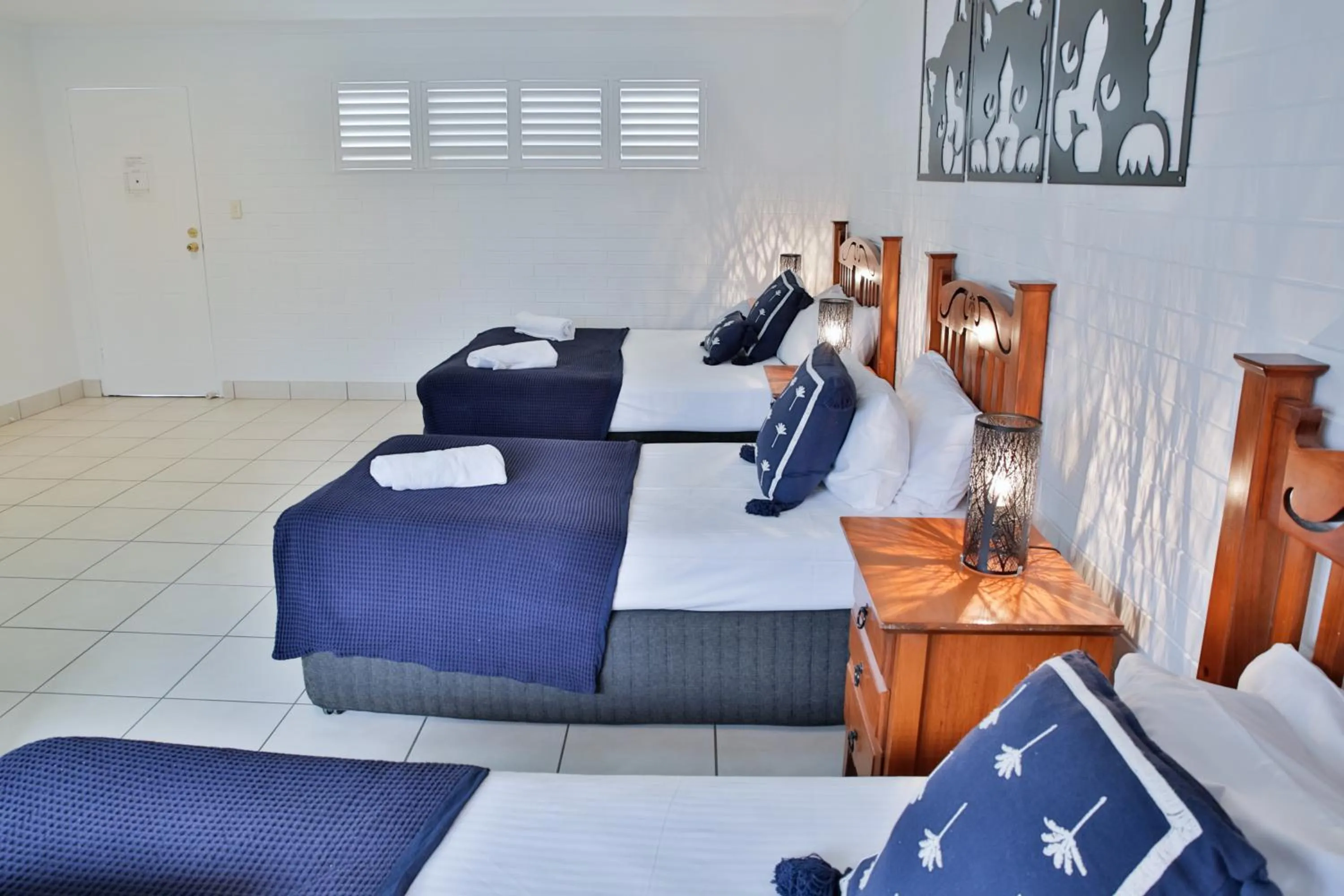 Bed in Central Park Motel