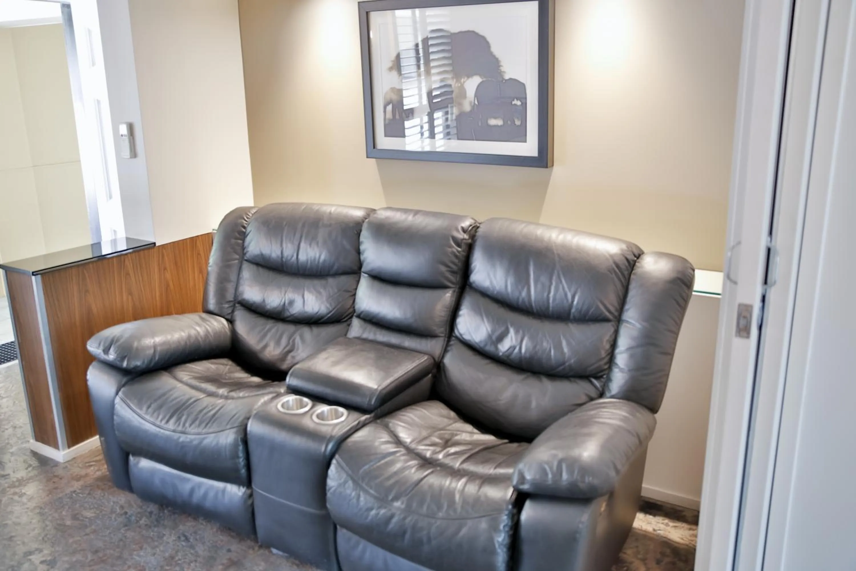 Seating area in Central Park Motel