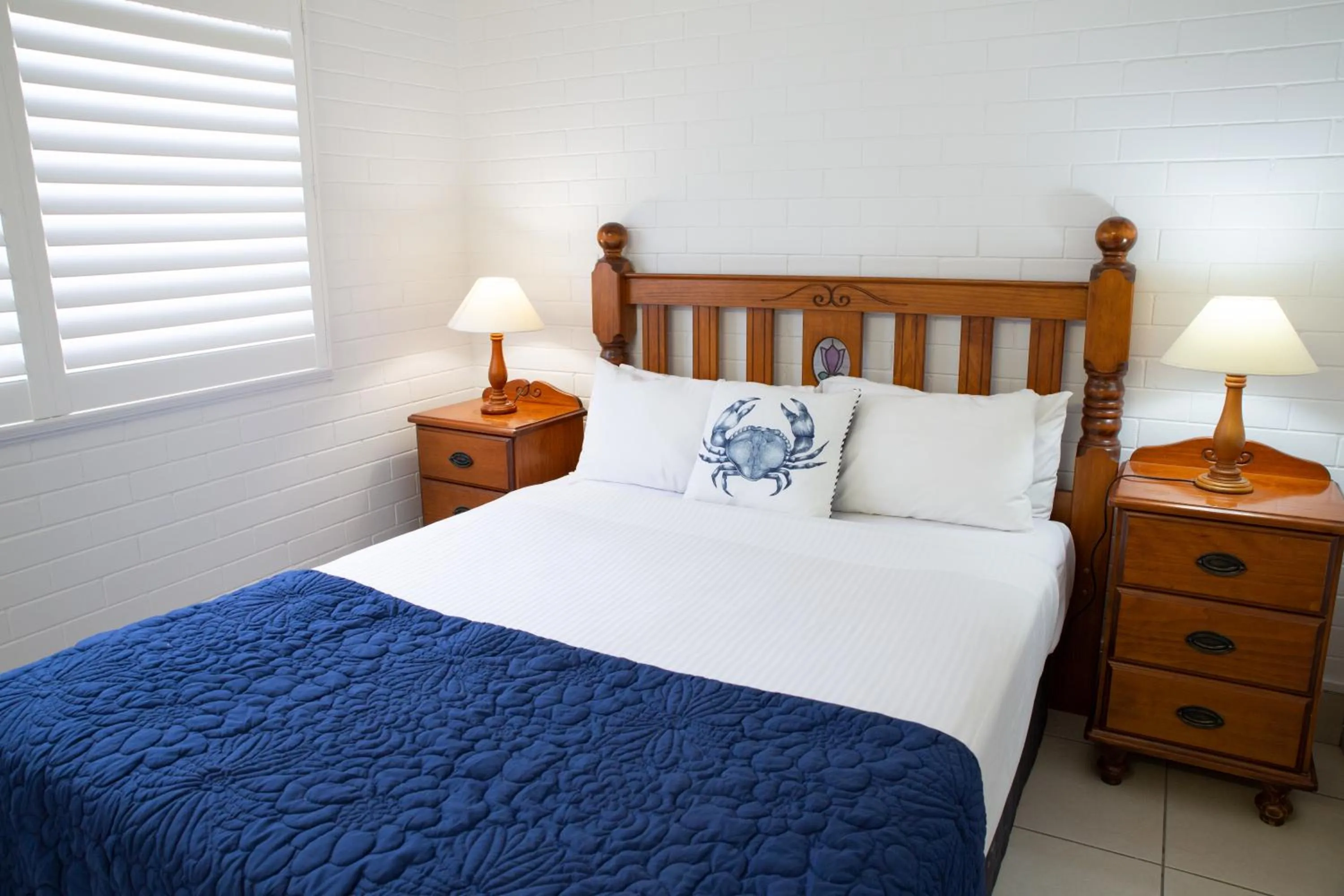 Bed in Central Park Motel