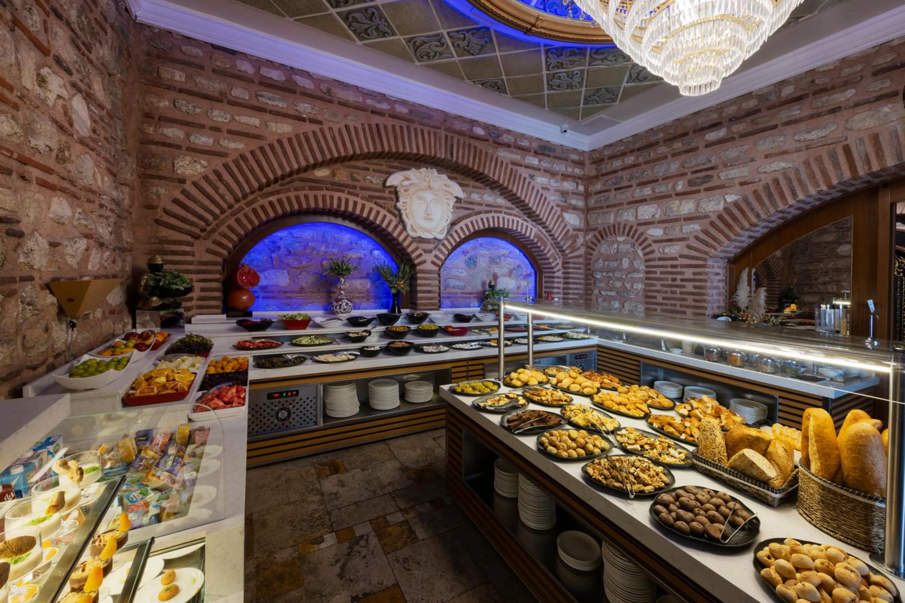 Food and drinks in Seven Hills Palace & Spa