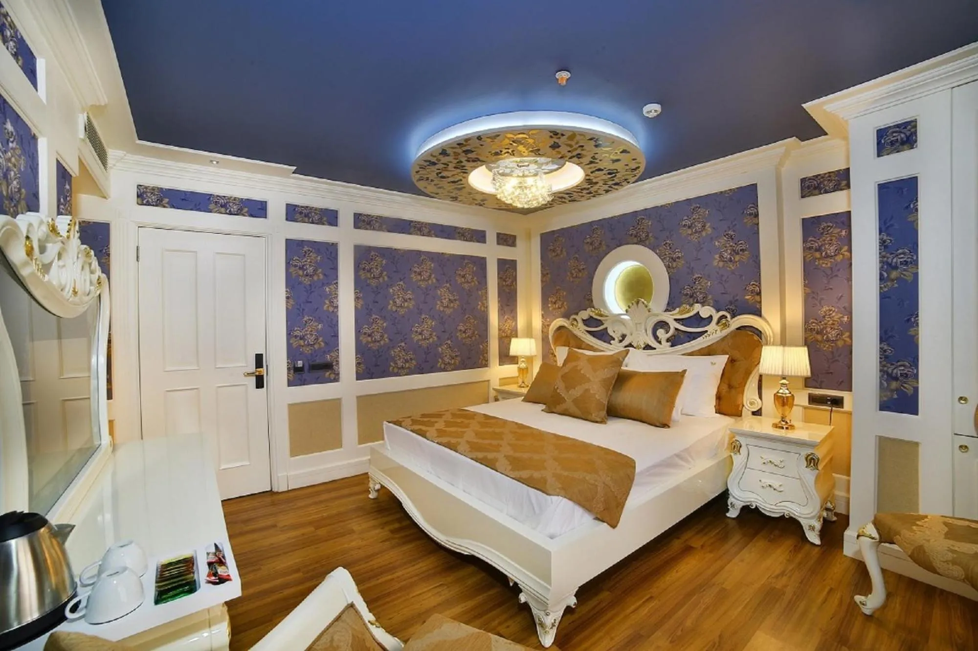 Photo of the whole room, Bed in Seven Hills Palace & Spa