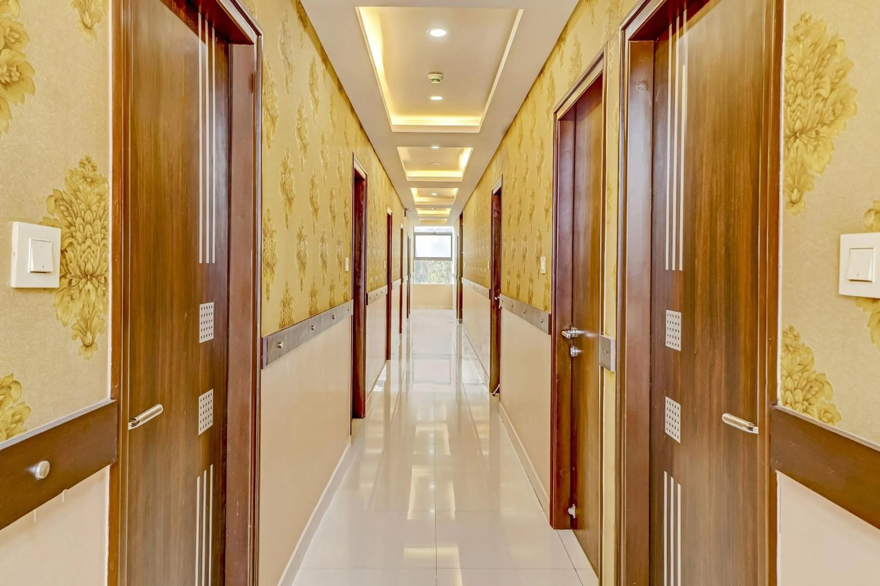 Lobby or reception in Super Capital O Champion Lotus Near Mantri Square Mall