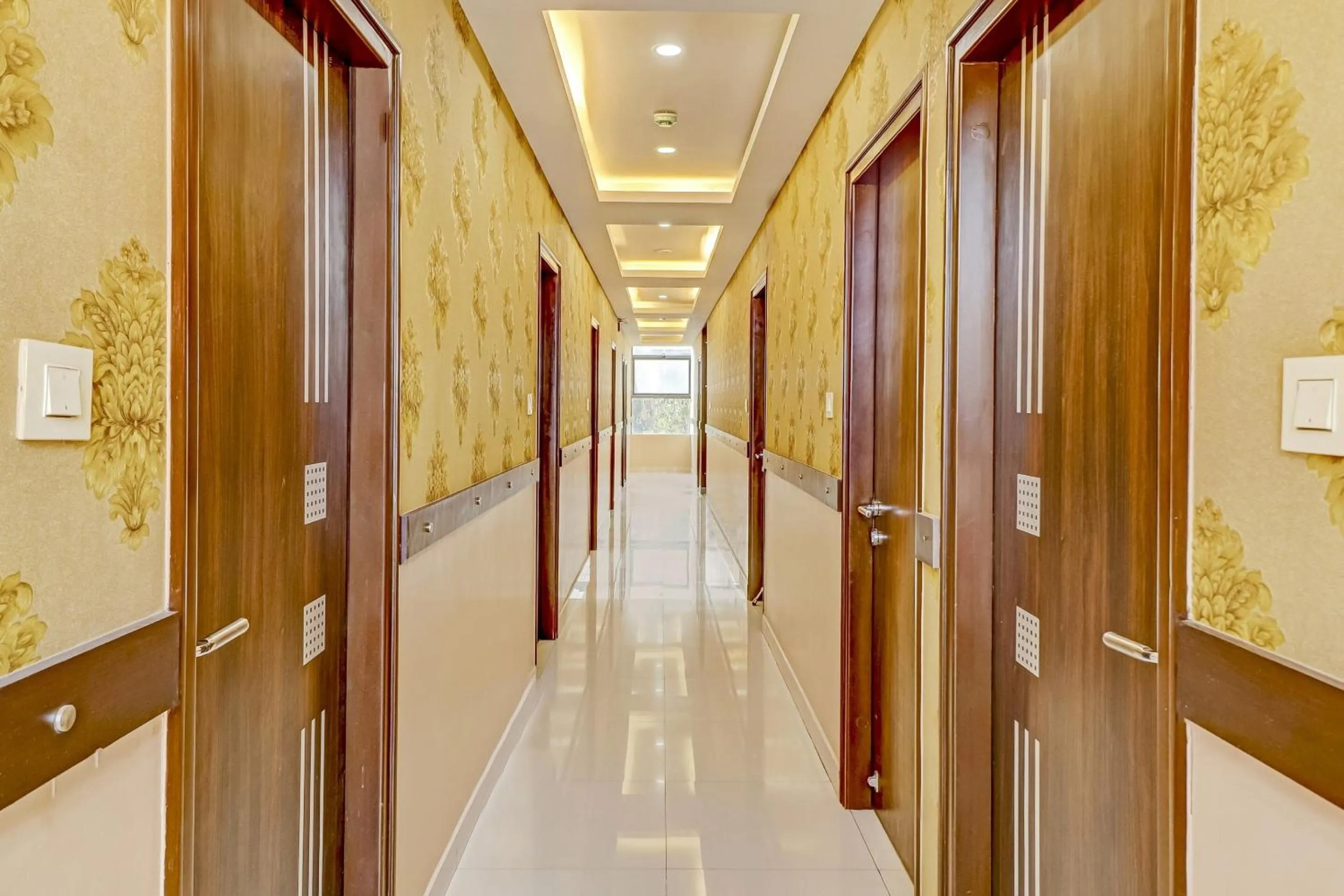 Lobby or reception in Capital O Champion Lotus Near Mantri Square Mall