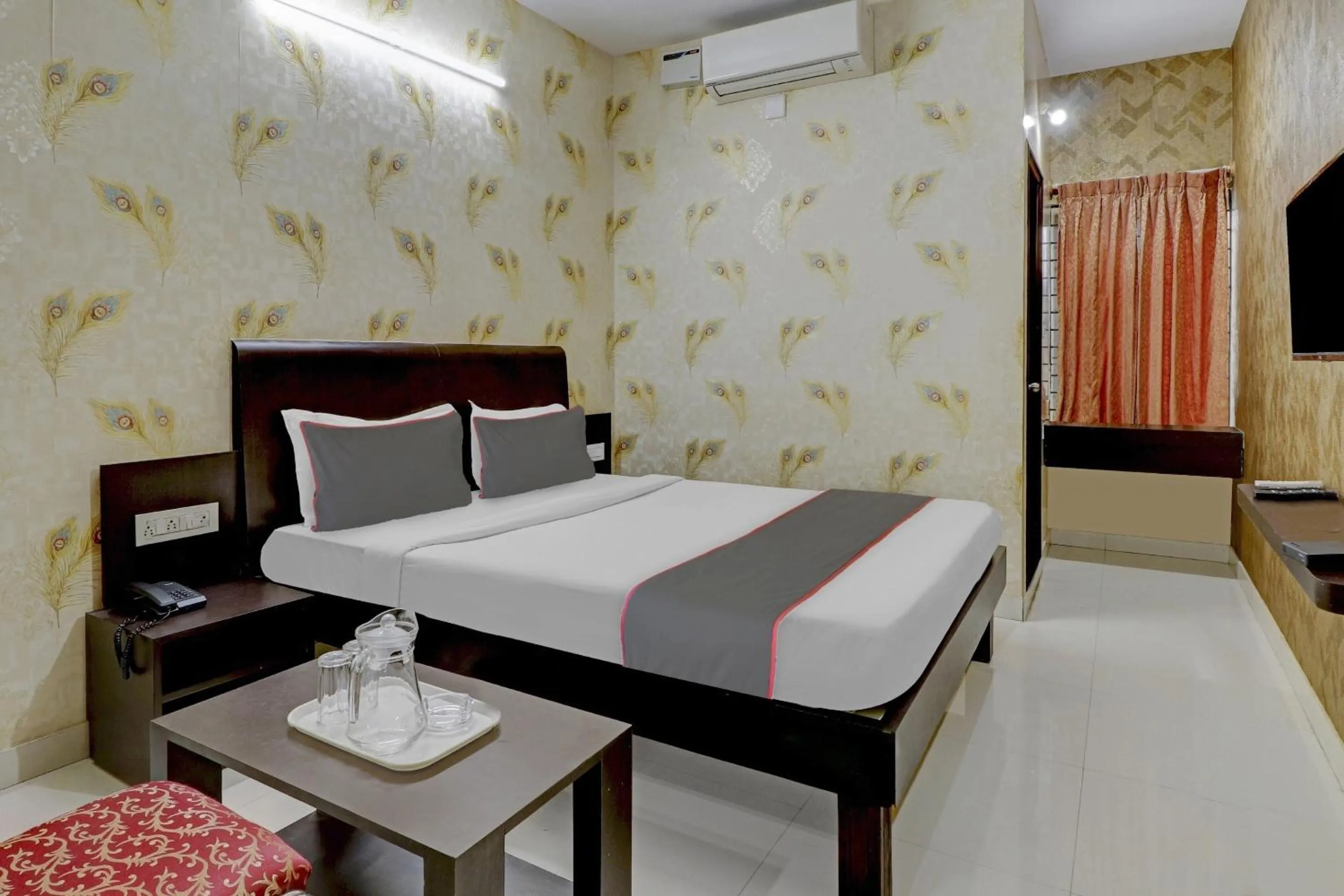 Bedroom, Bed in Capital O Champion Lotus Near Mantri Square Mall