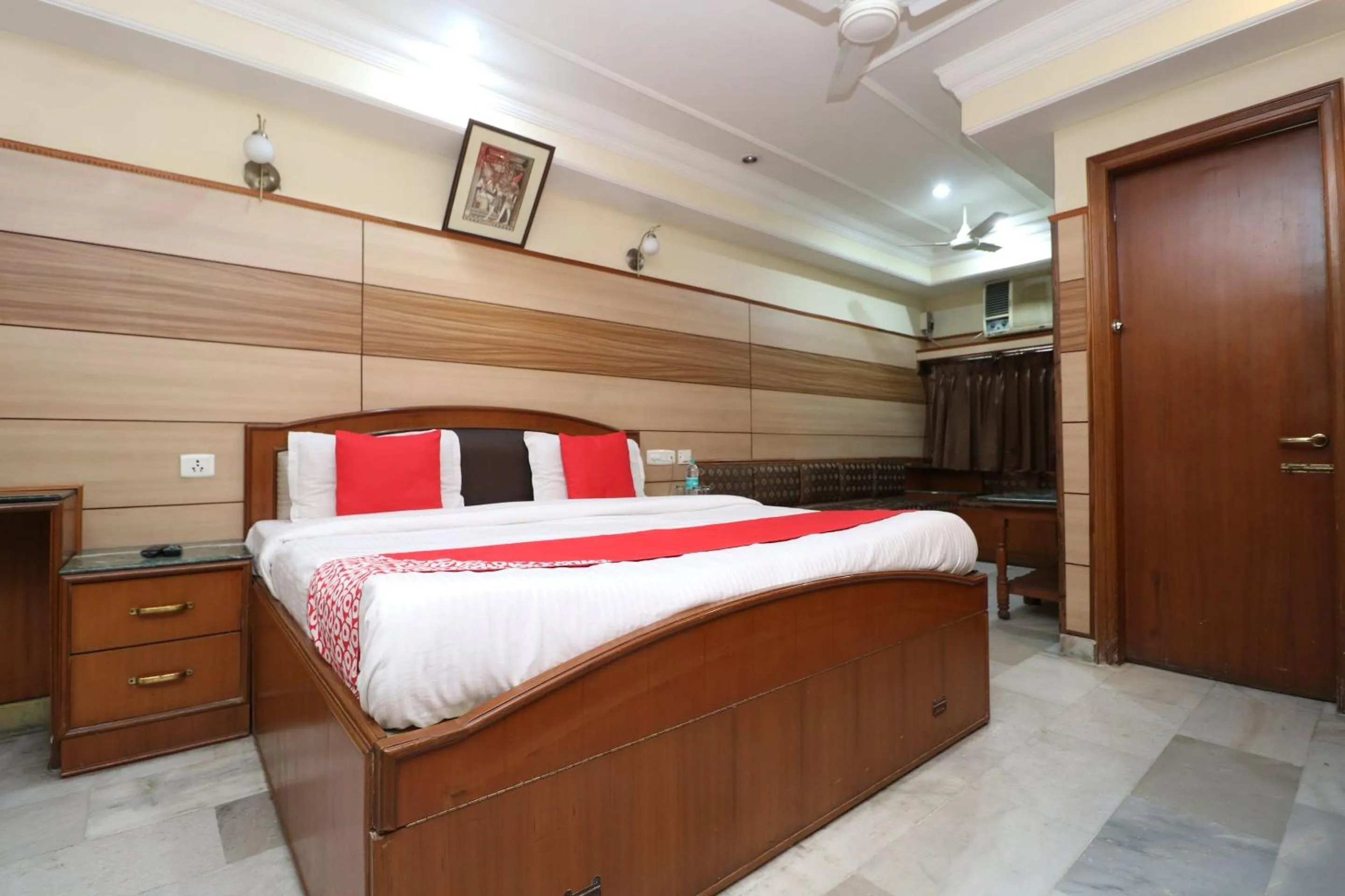 Bedroom, Bed in HOTEL O Vivek International Hotel