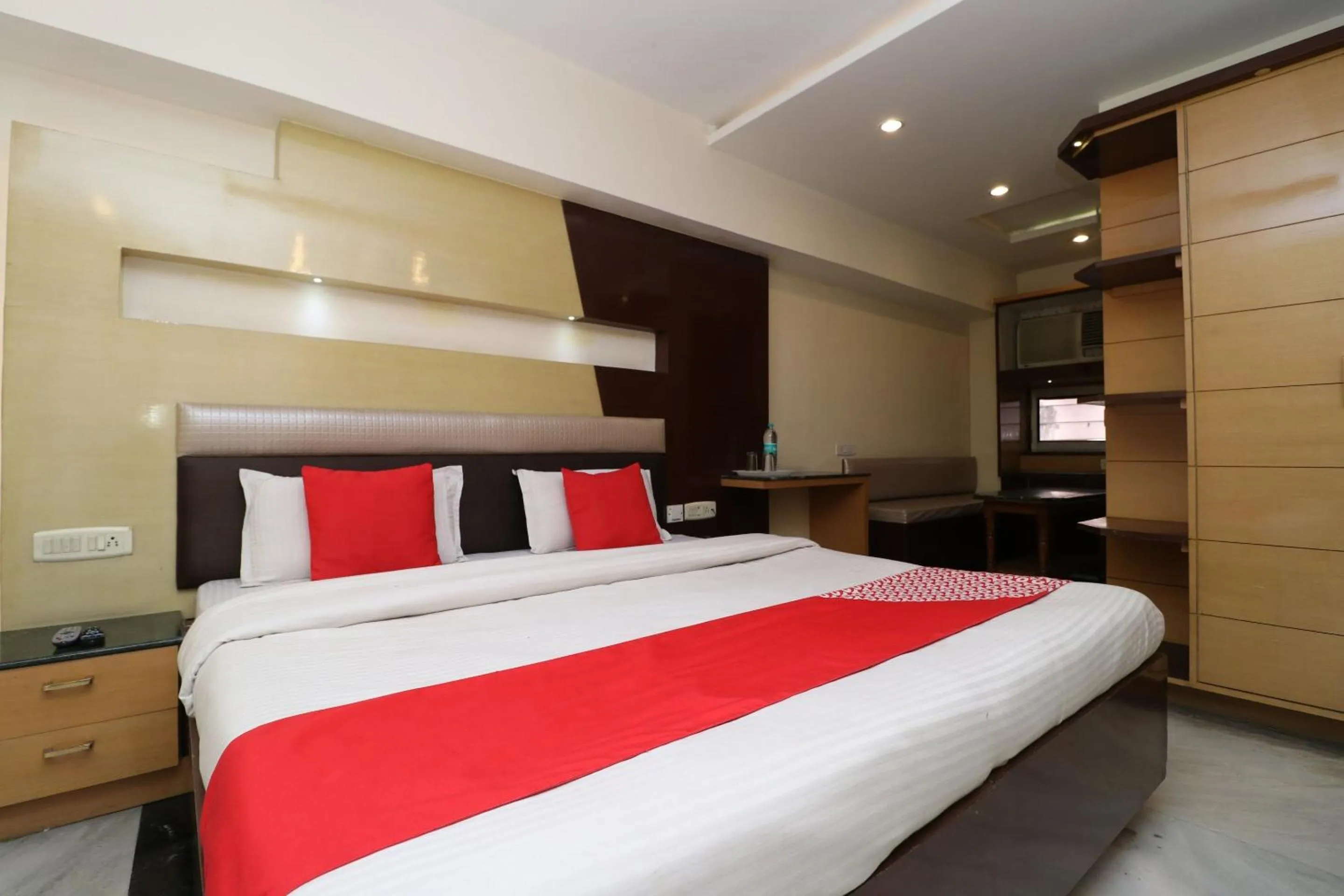 Bedroom, Bed in HOTEL O Vivek International Hotel