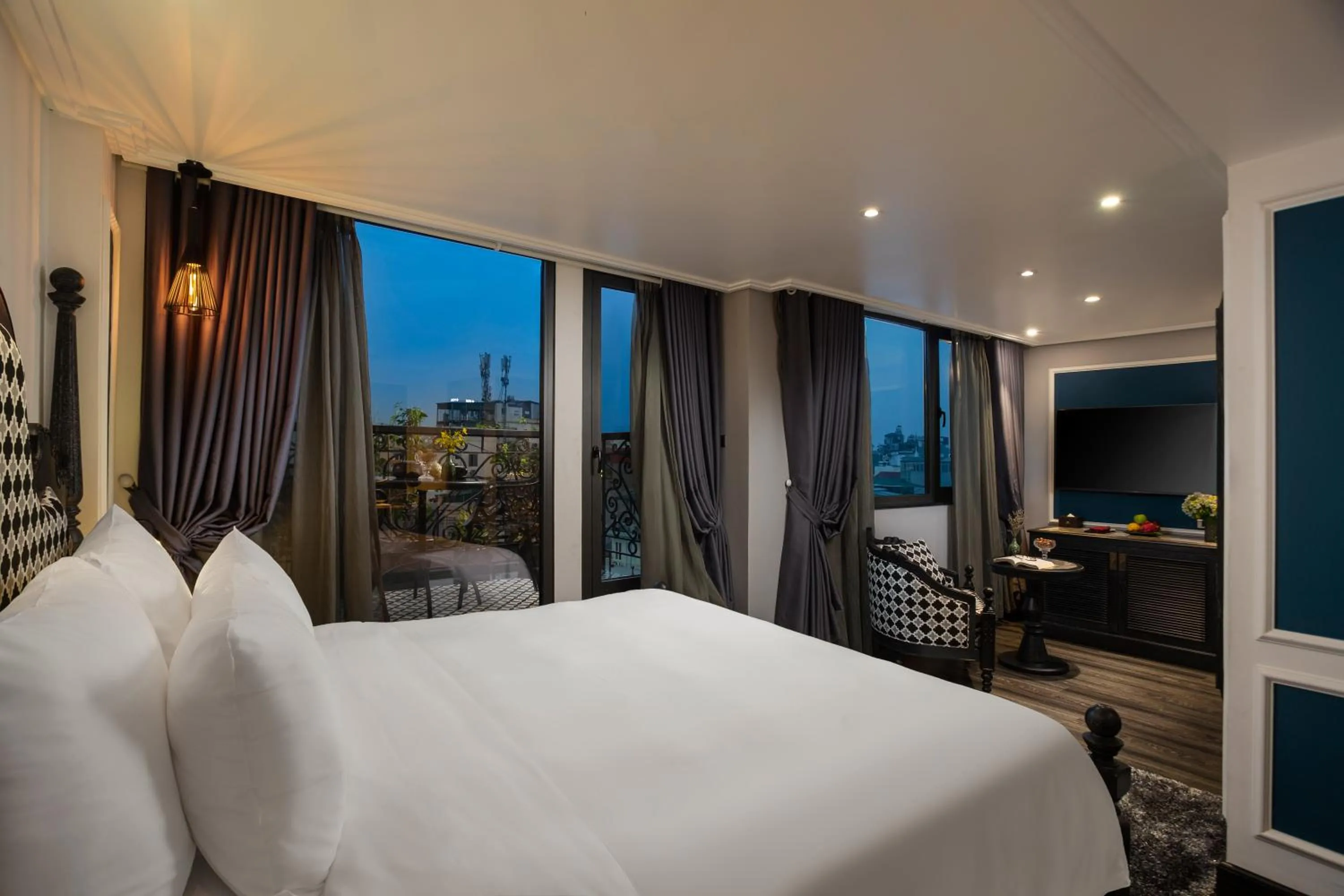 Photo of the whole room, Bed in Hanoi Esplendor Hotel and Spa