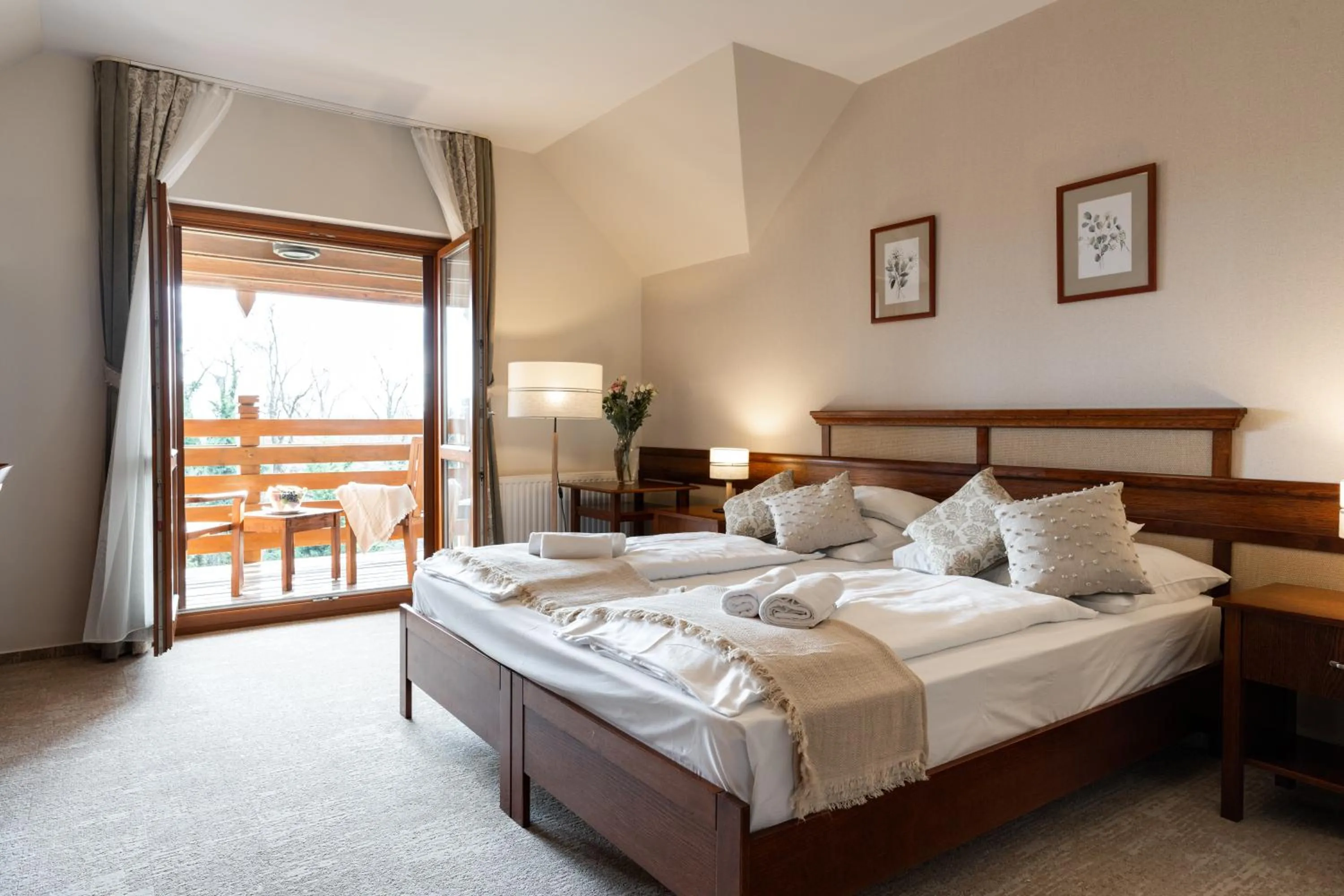 Bed in Hotel Kardosfa