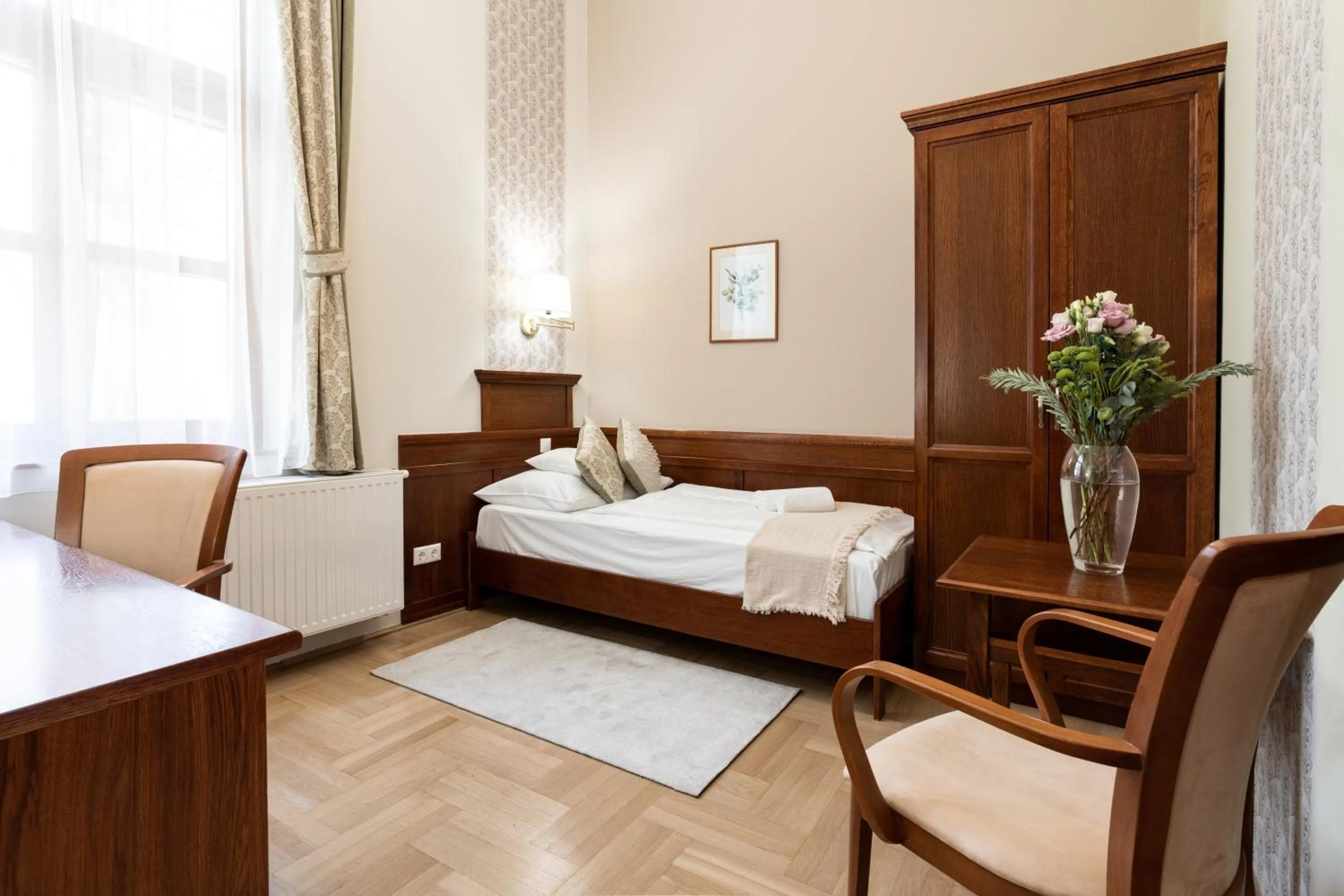 Bed in Hotel Kardosfa