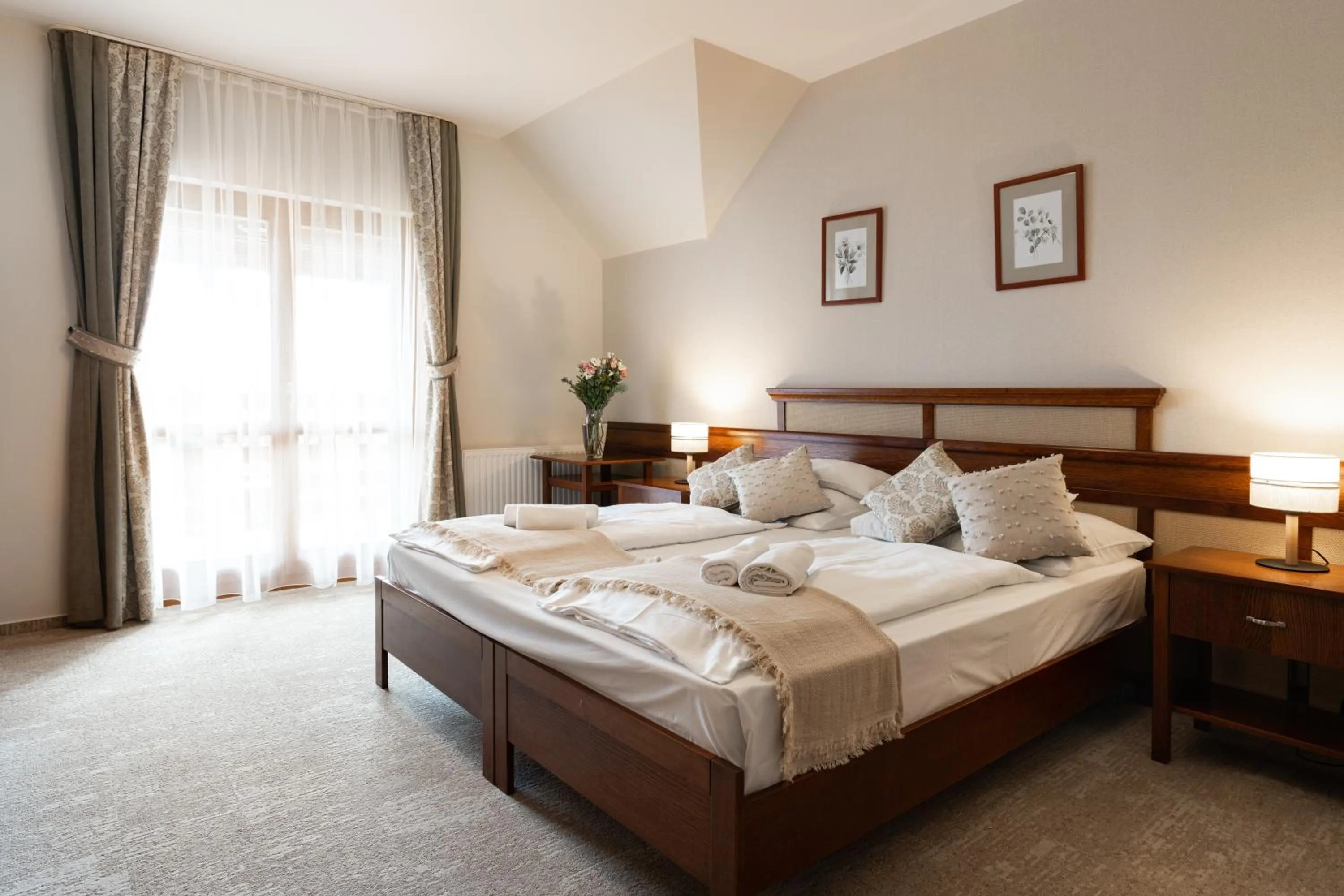 Bed in Hotel Kardosfa