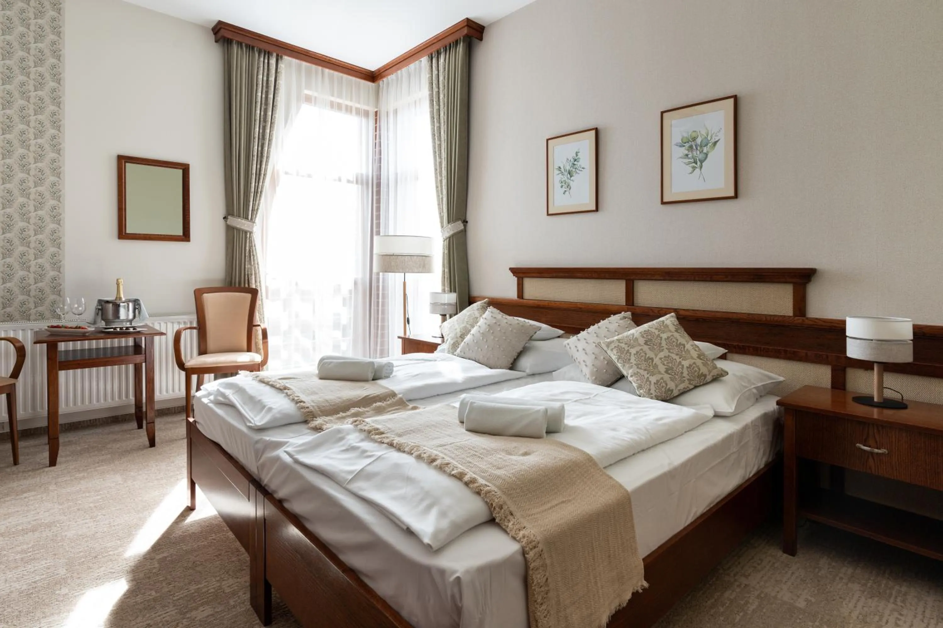 Bed in Hotel Kardosfa