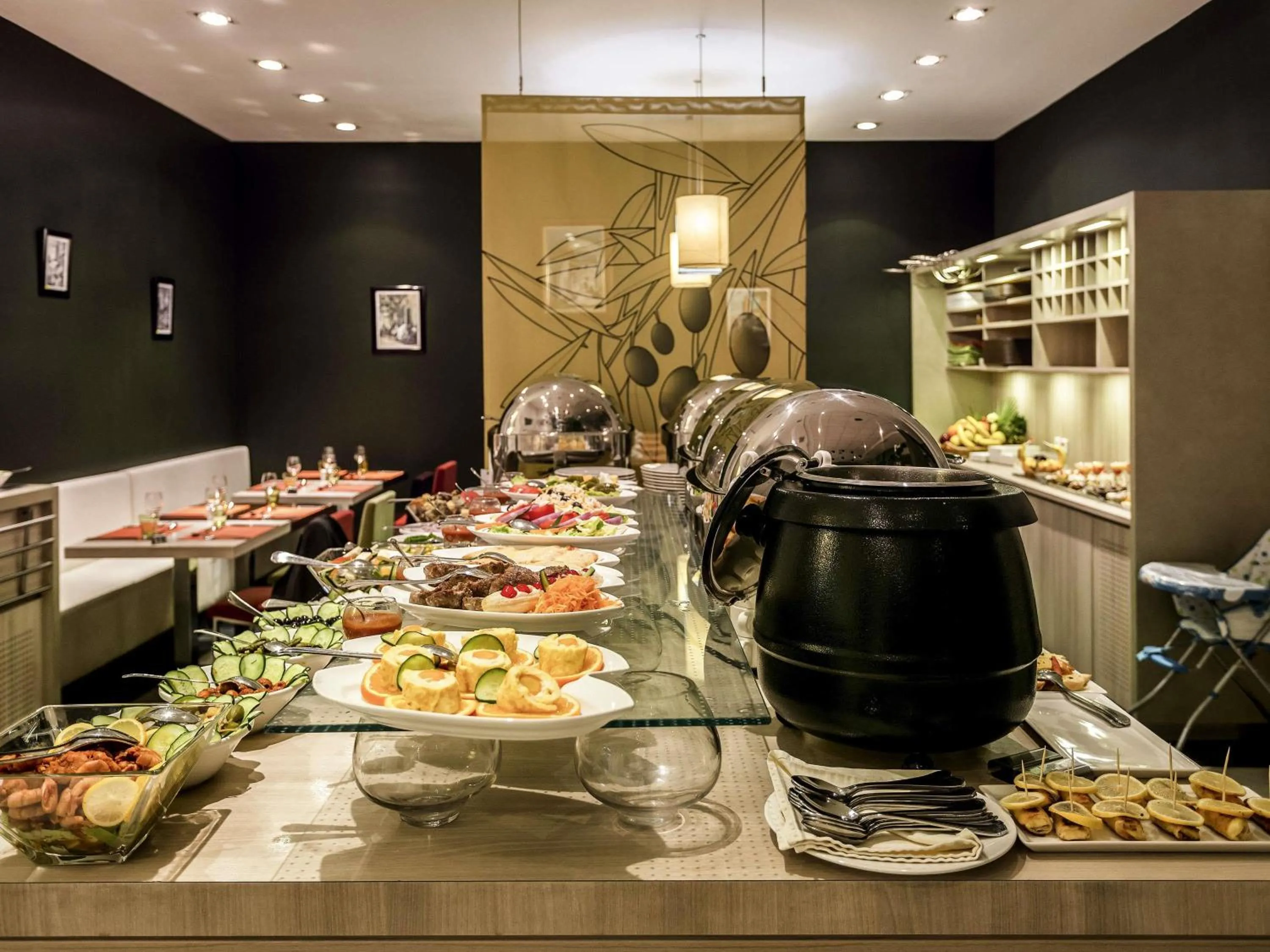 Restaurant/places to eat in ibis Tlemcen