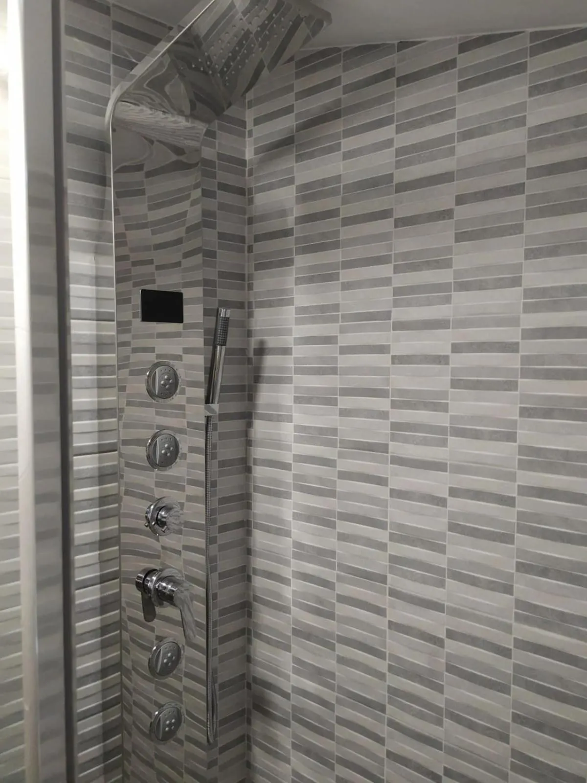 Shower in Posada Rural SPA Granja LA TEJERA de Lozoya