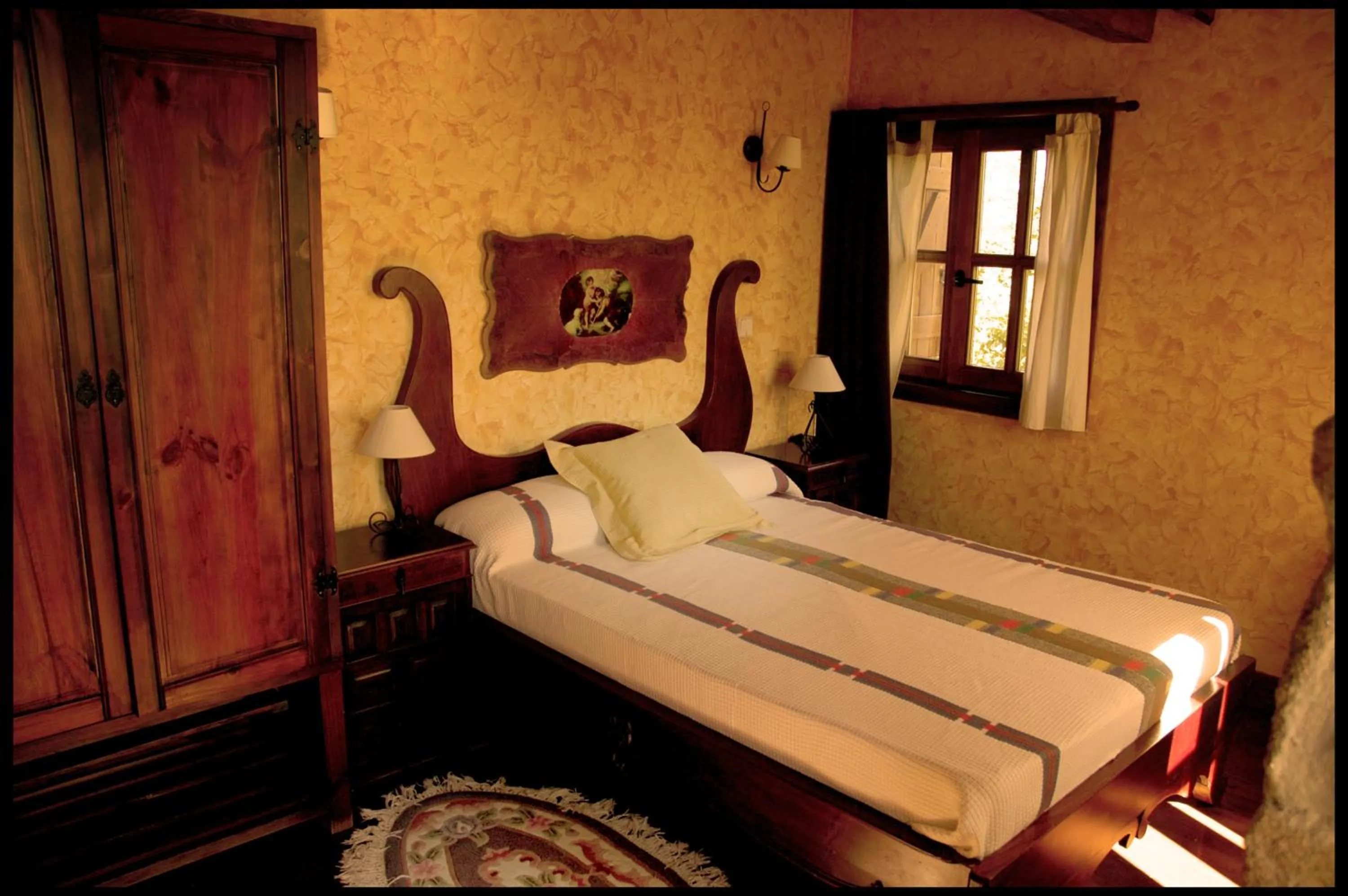 Bed in Posada Rural SPA Granja LA TEJERA de Lozoya