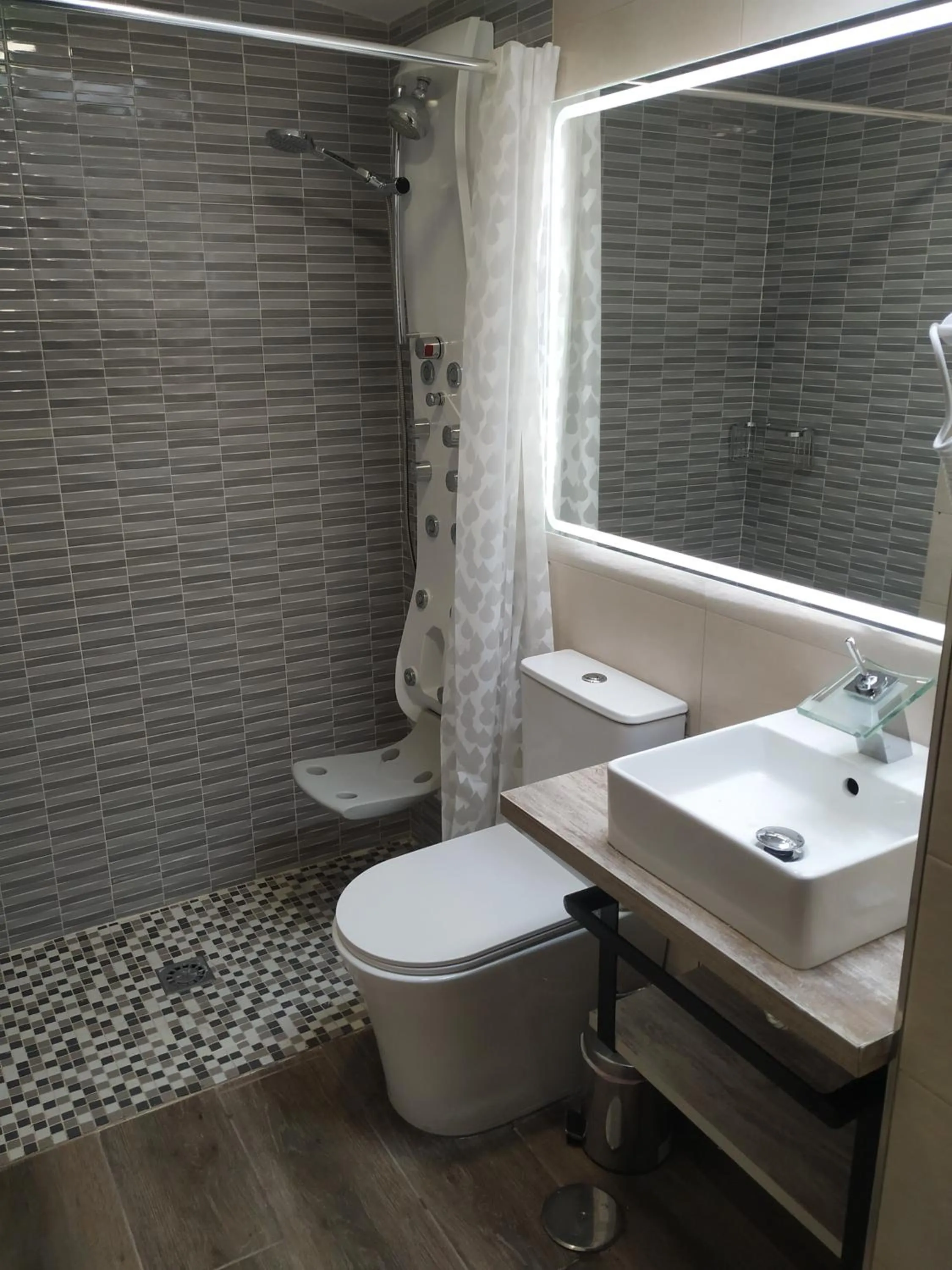 Bathroom in Posada Rural SPA Granja LA TEJERA de Lozoya