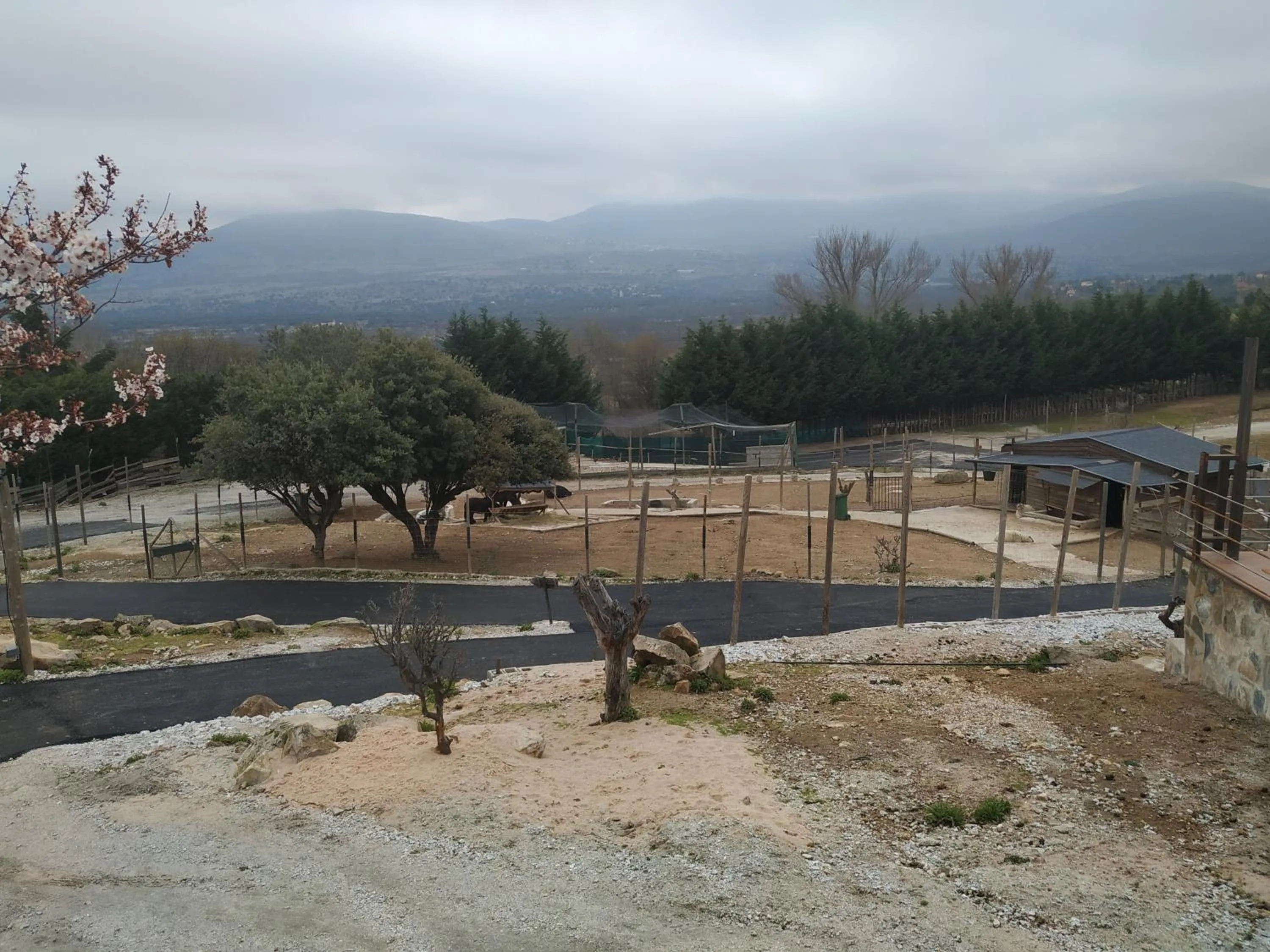 Garden in Posada Rural SPA Granja LA TEJERA de Lozoya