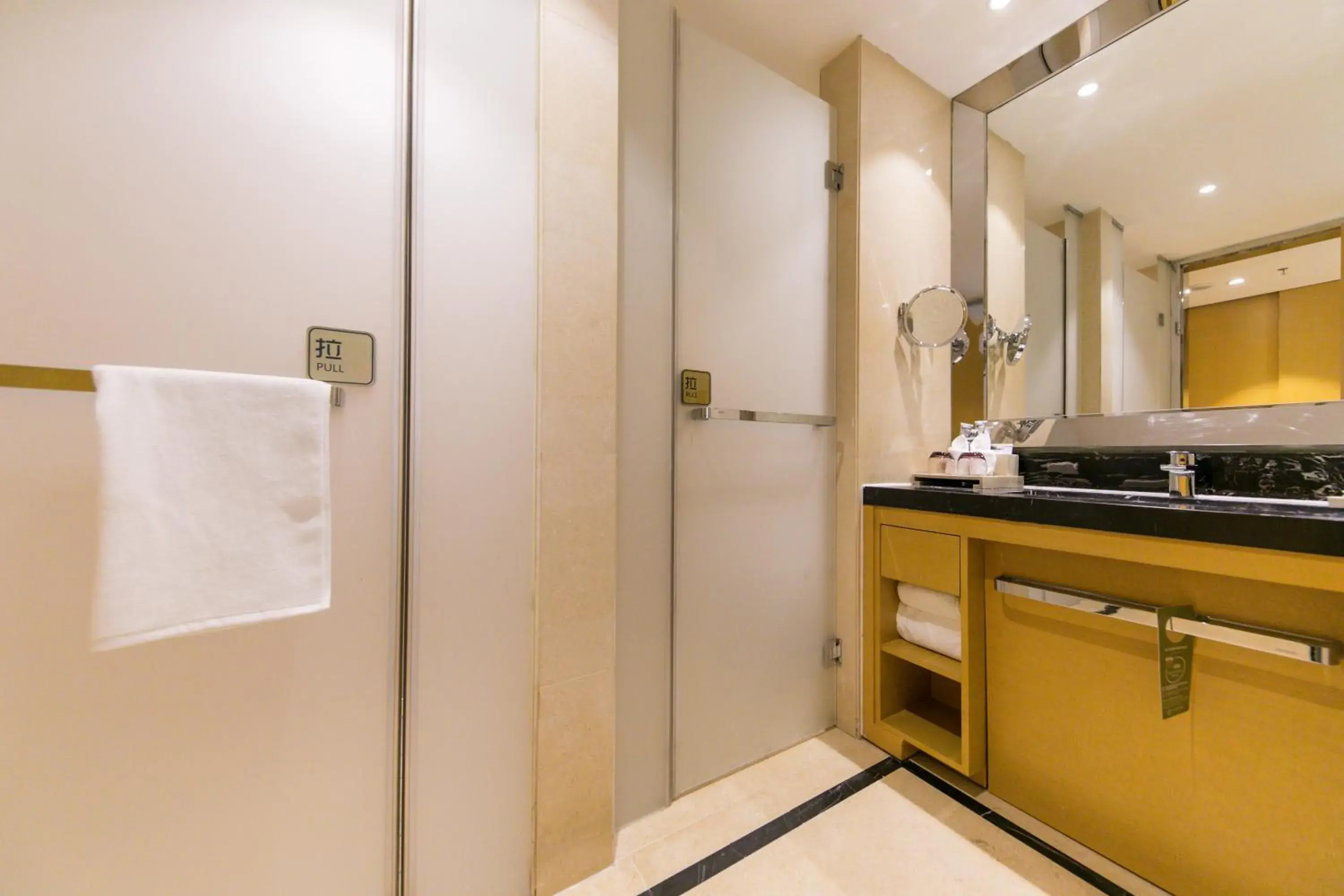 Superior King Room in Mercure Beijing Chang An West Superior King Room in Mercure Beijing Chang An West