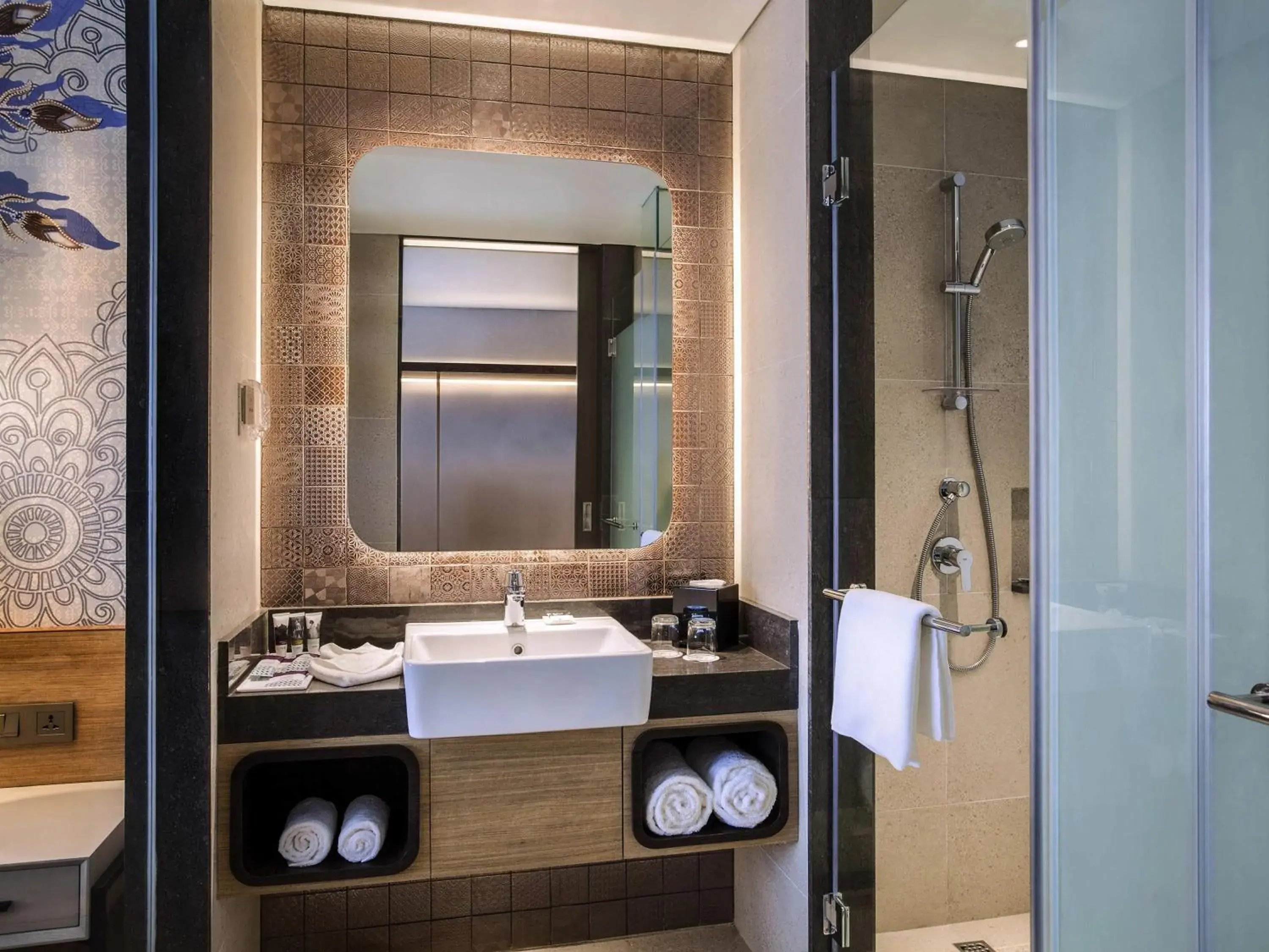 Superior Twin Room in Mercure Jakarta Gatot Subroto Superior Twin Room in Mercure Jakarta Gatot Subroto