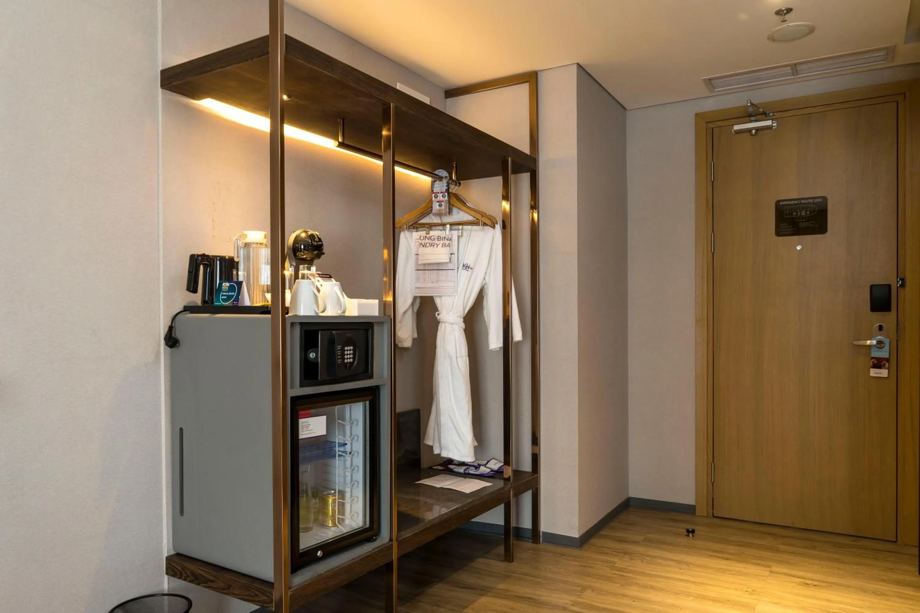Coffee/tea facilities in Mercure Jakarta Gatot Subroto