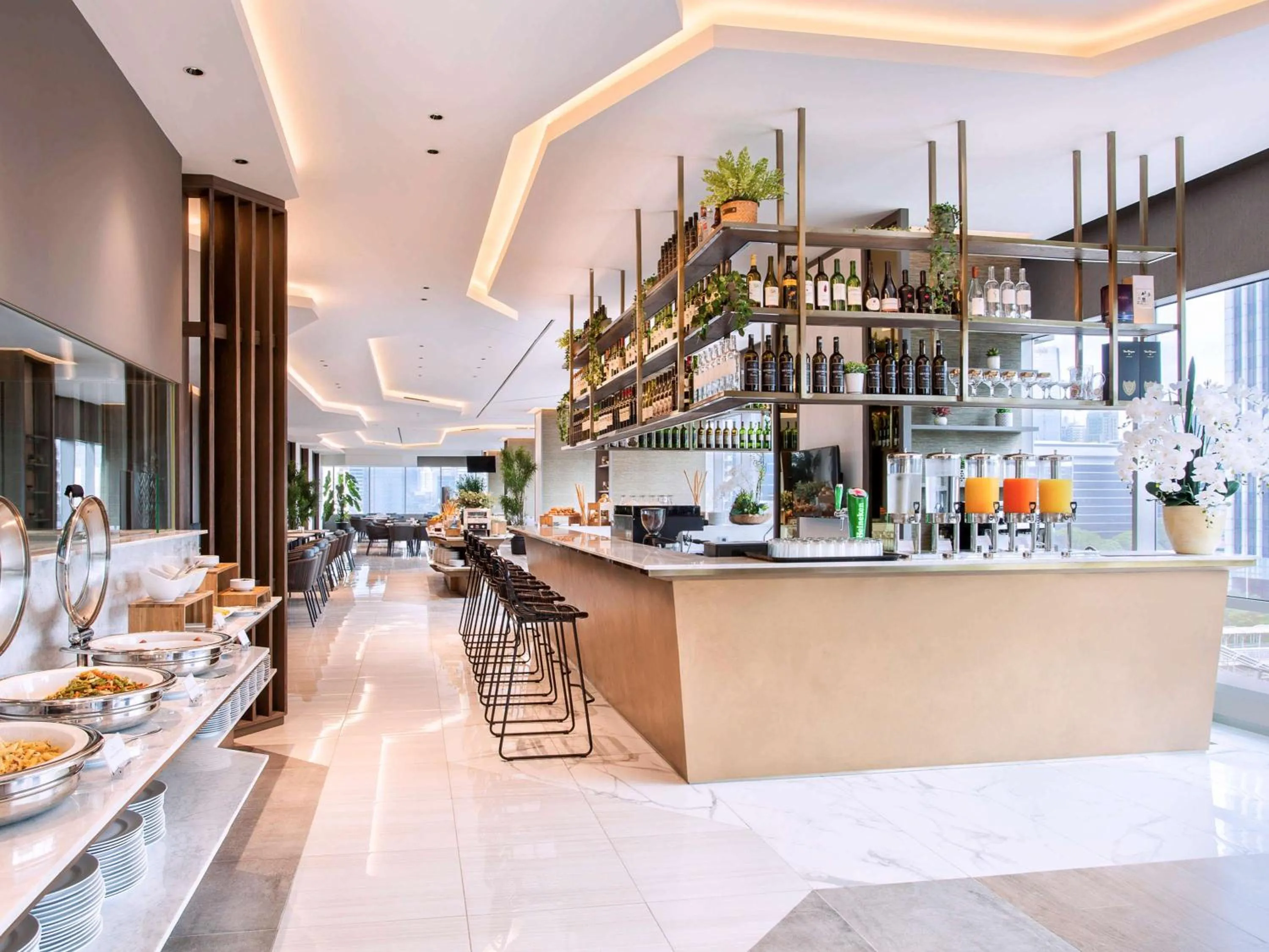 Restaurant/places to eat in Mercure Jakarta Gatot Subroto