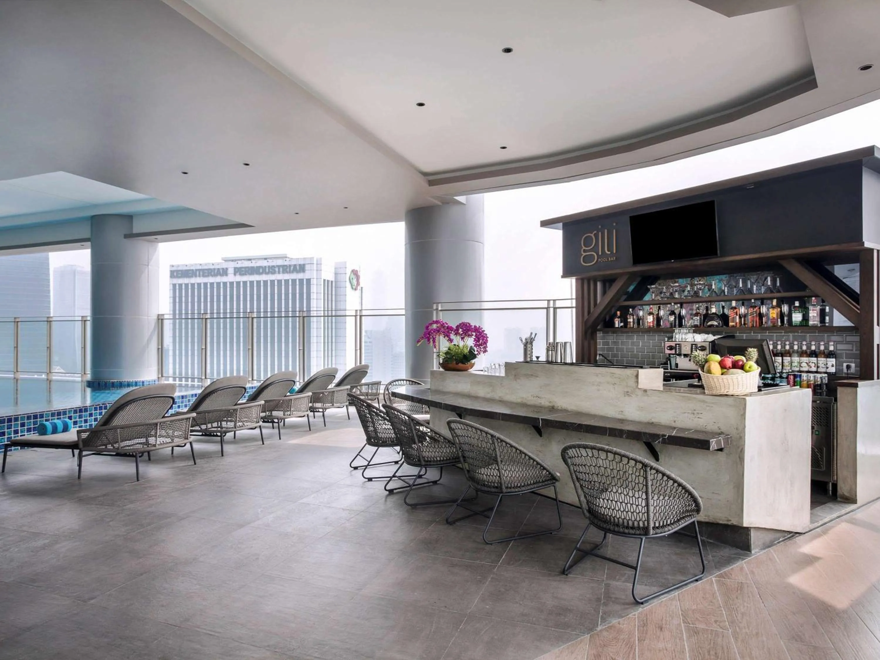 Restaurant/places to eat in Mercure Jakarta Gatot Subroto