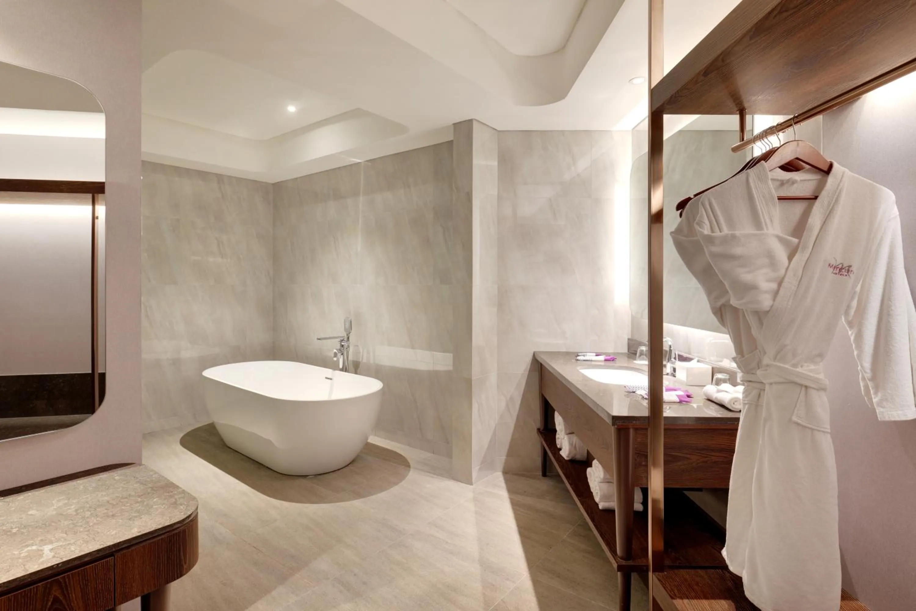 Bathroom in Mercure Jakarta Gatot Subroto