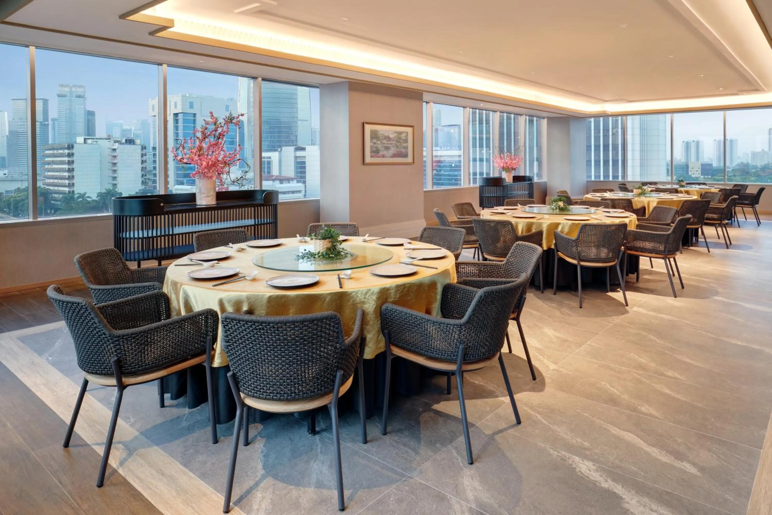 Restaurant/places to eat in Mercure Jakarta Gatot Subroto