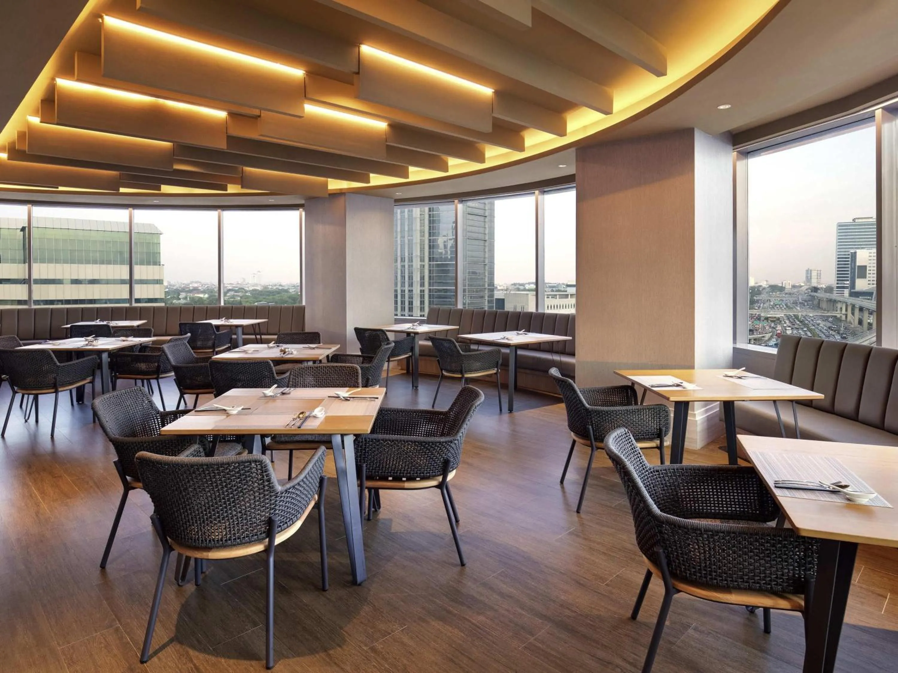 Restaurant/places to eat in Mercure Jakarta Gatot Subroto