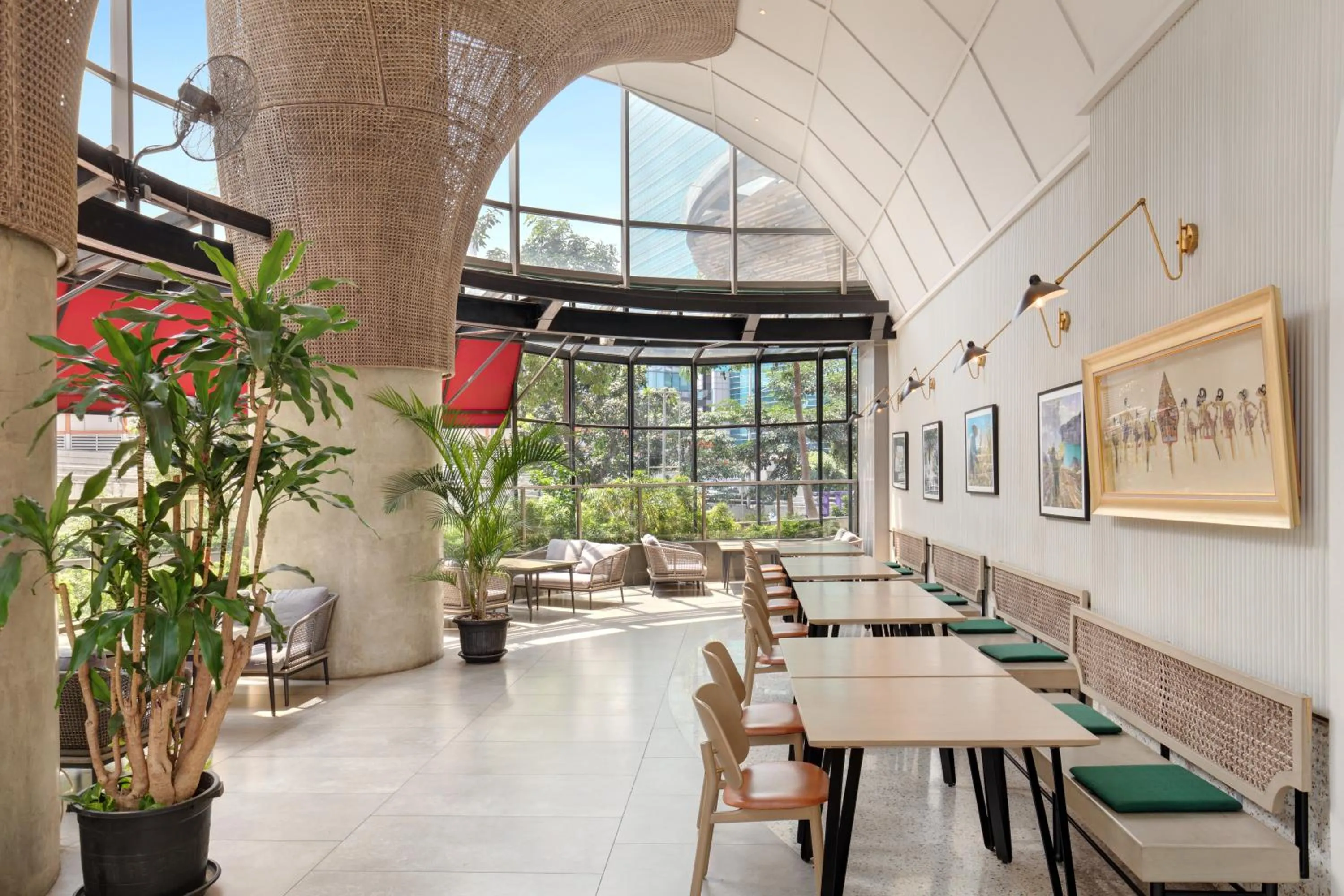 Restaurant/places to eat in Mercure Jakarta Gatot Subroto