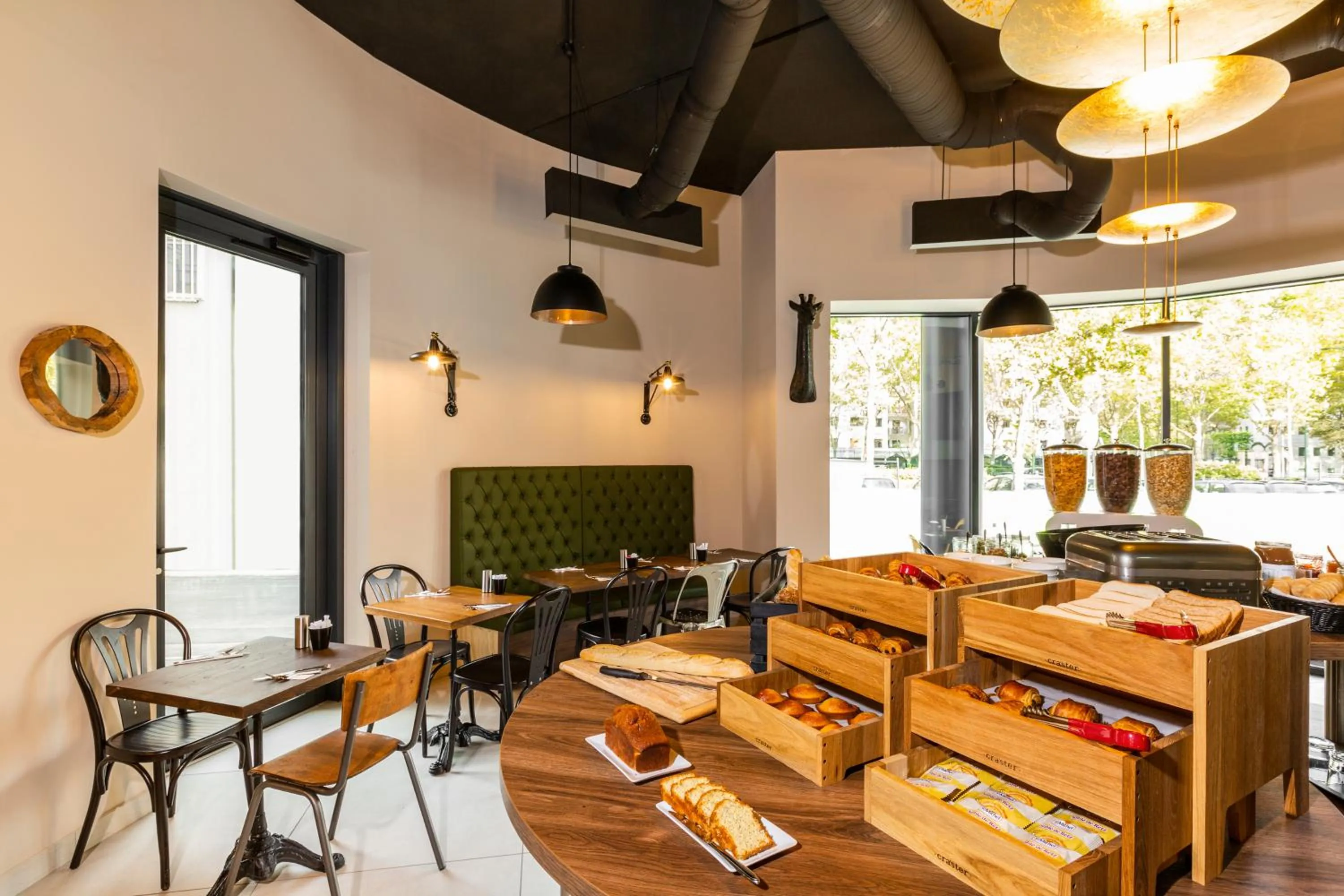 Nightclub / DJ in ibis Styles Puteaux Paris La Defense