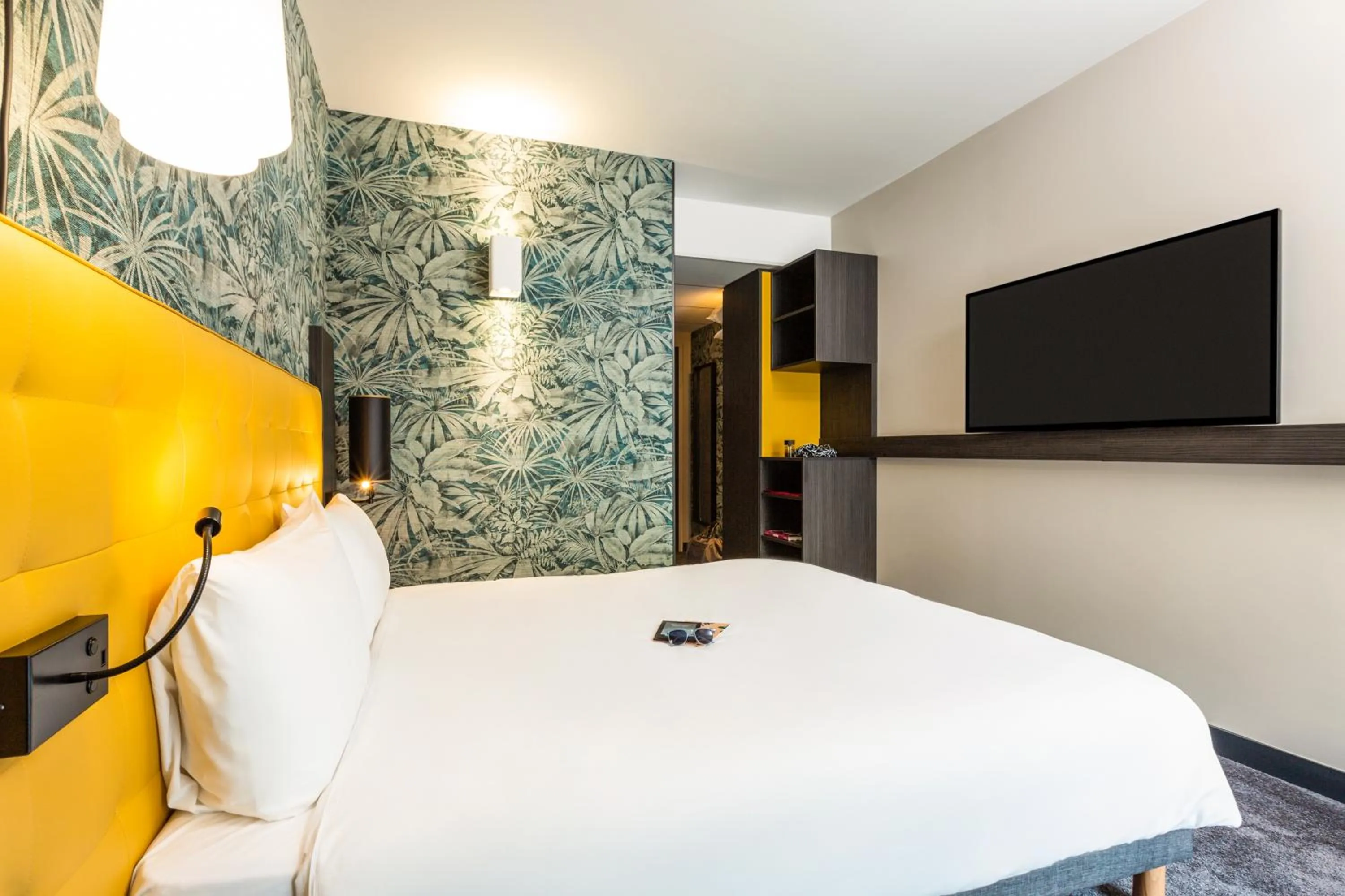 TV and multimedia, Bed in ibis Styles Puteaux Paris La Defense