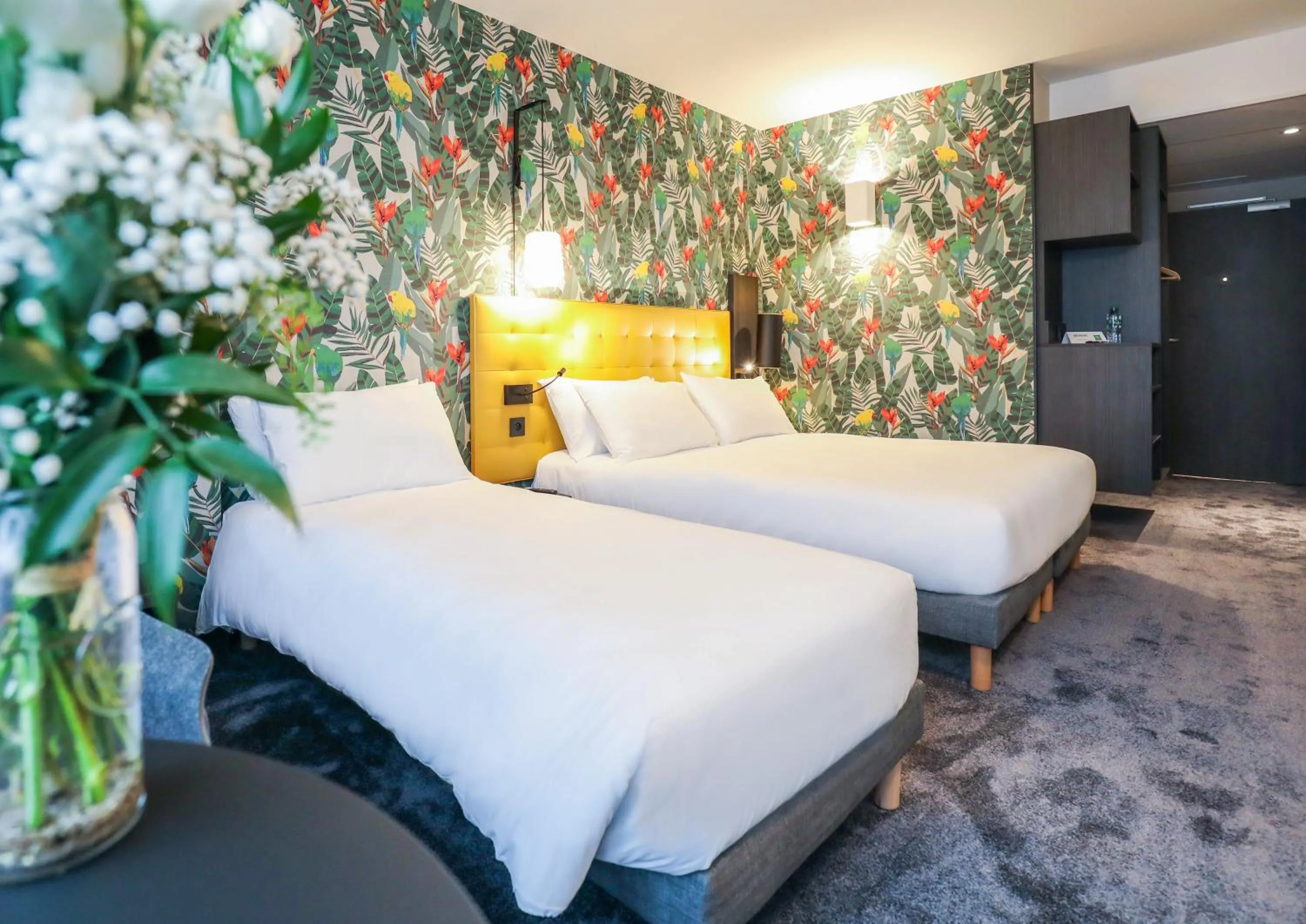 Family, Bed in ibis Styles Puteaux Paris La Defense