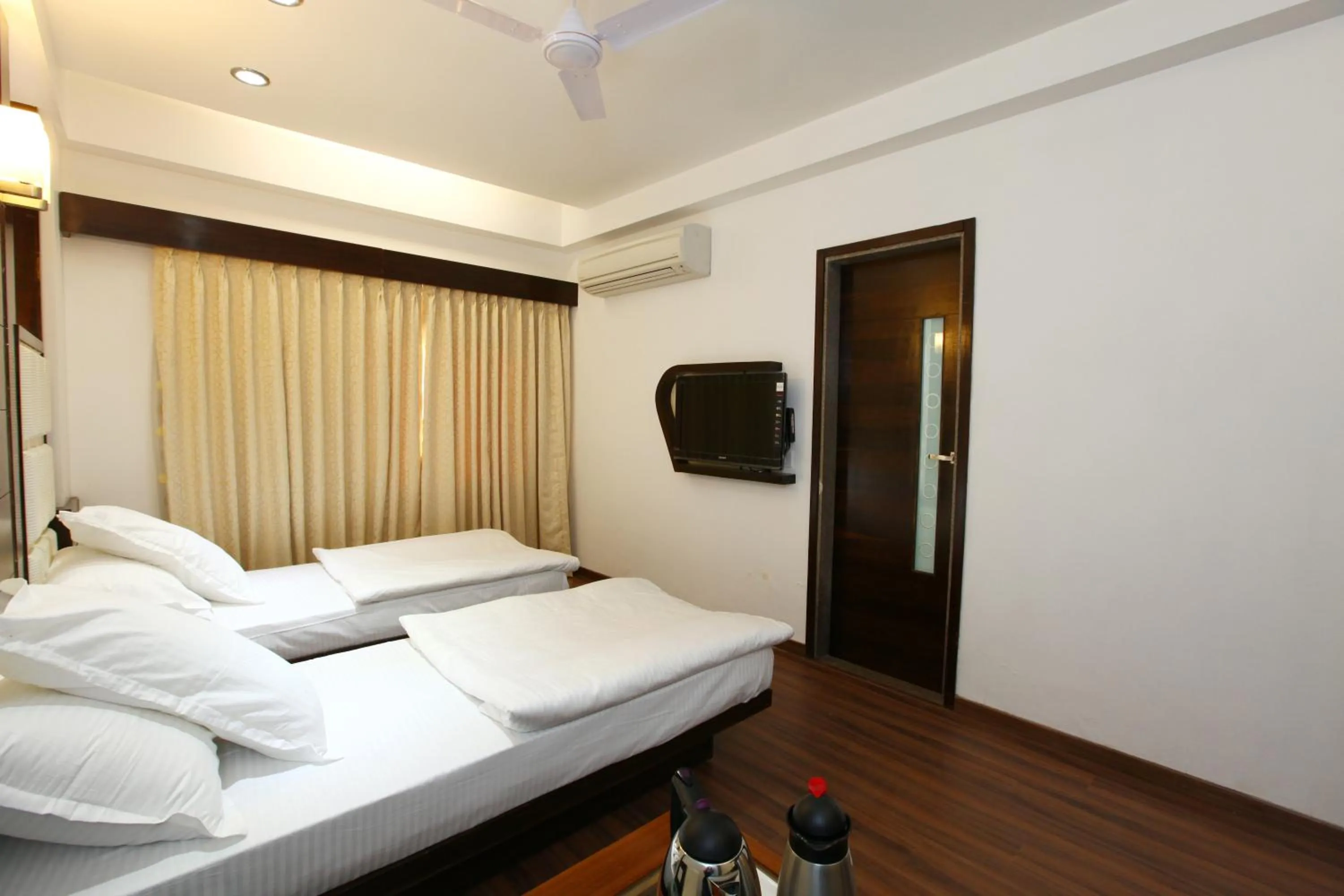 Photo of the whole room, Bed in Atithi The Hotel