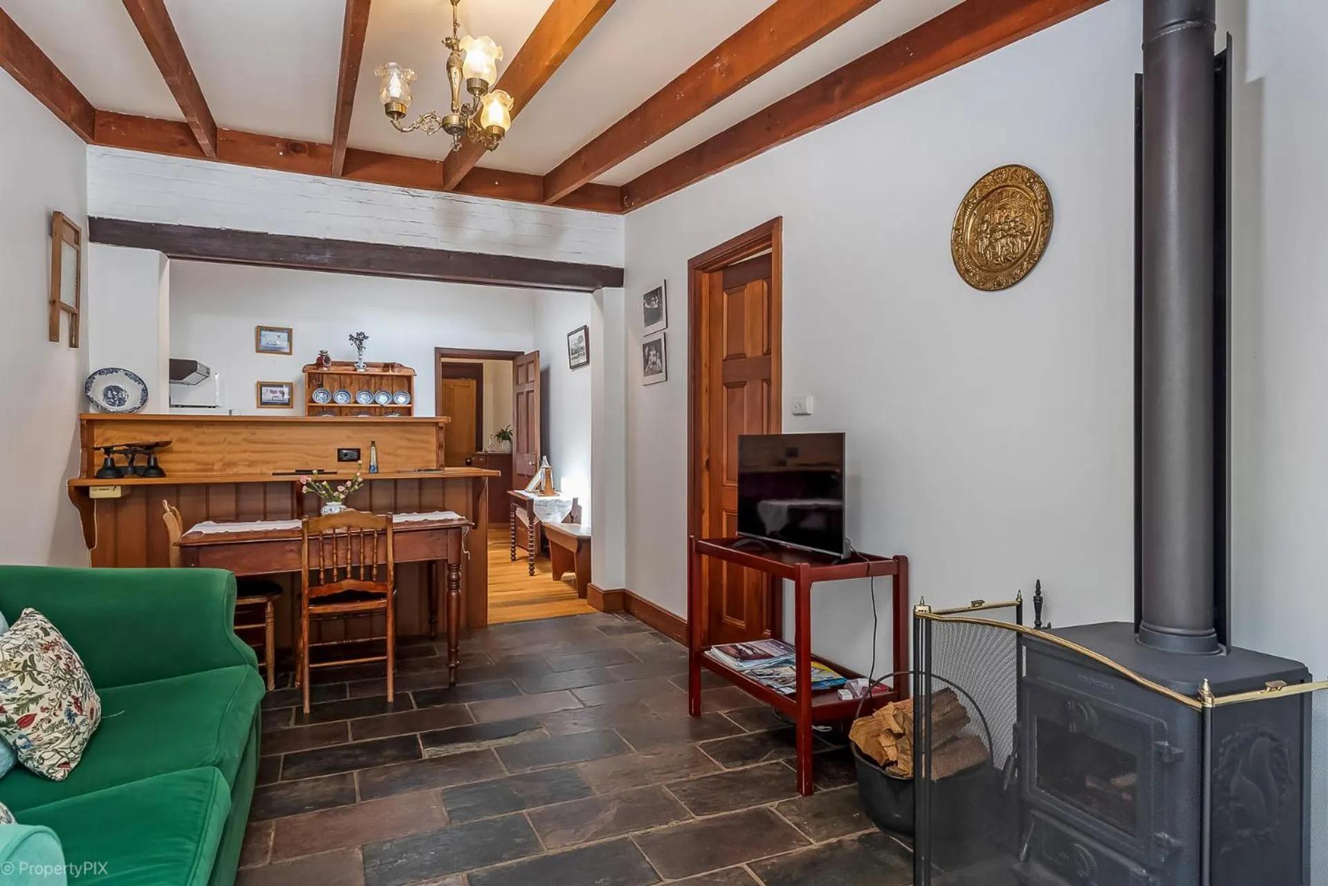 BRIDGE COTTAGES Sargeants & Armoury Cottages 1823 - HISTORY & CHARM