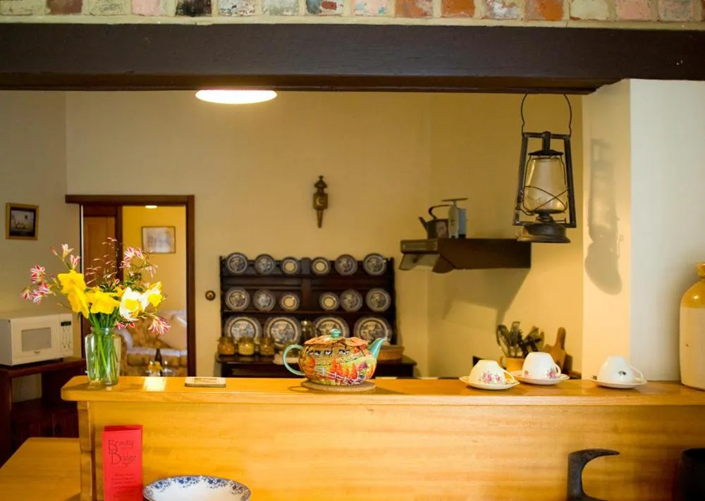 BRIDGE COTTAGES Sargeants & Armoury Cottages 1823 - HISTORY & CHARM