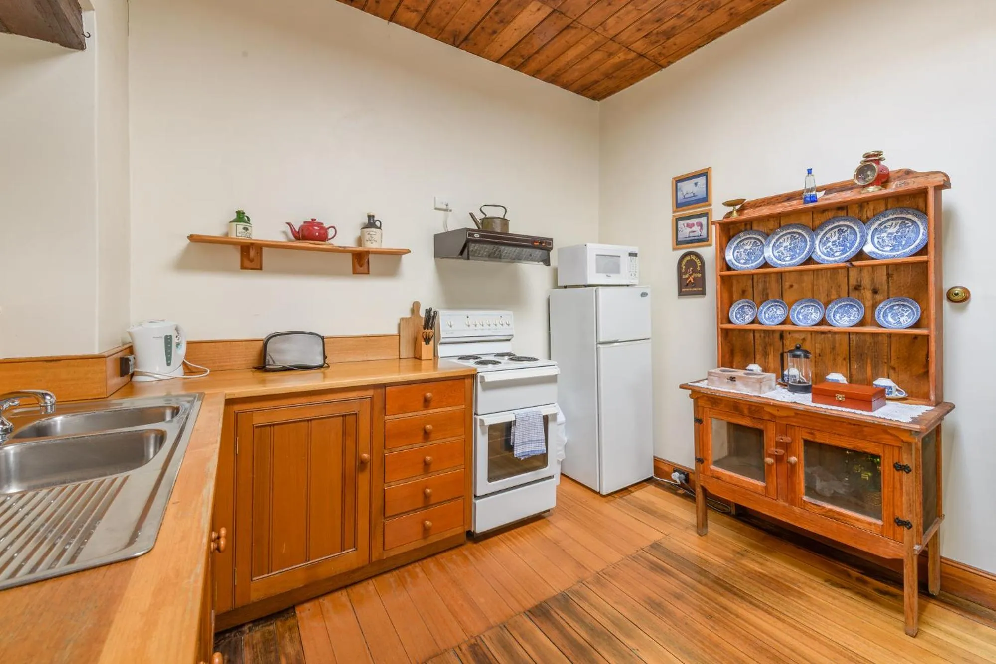 BRIDGE COTTAGES Sargeants & Armoury Cottages 1823 - HISTORY & CHARM