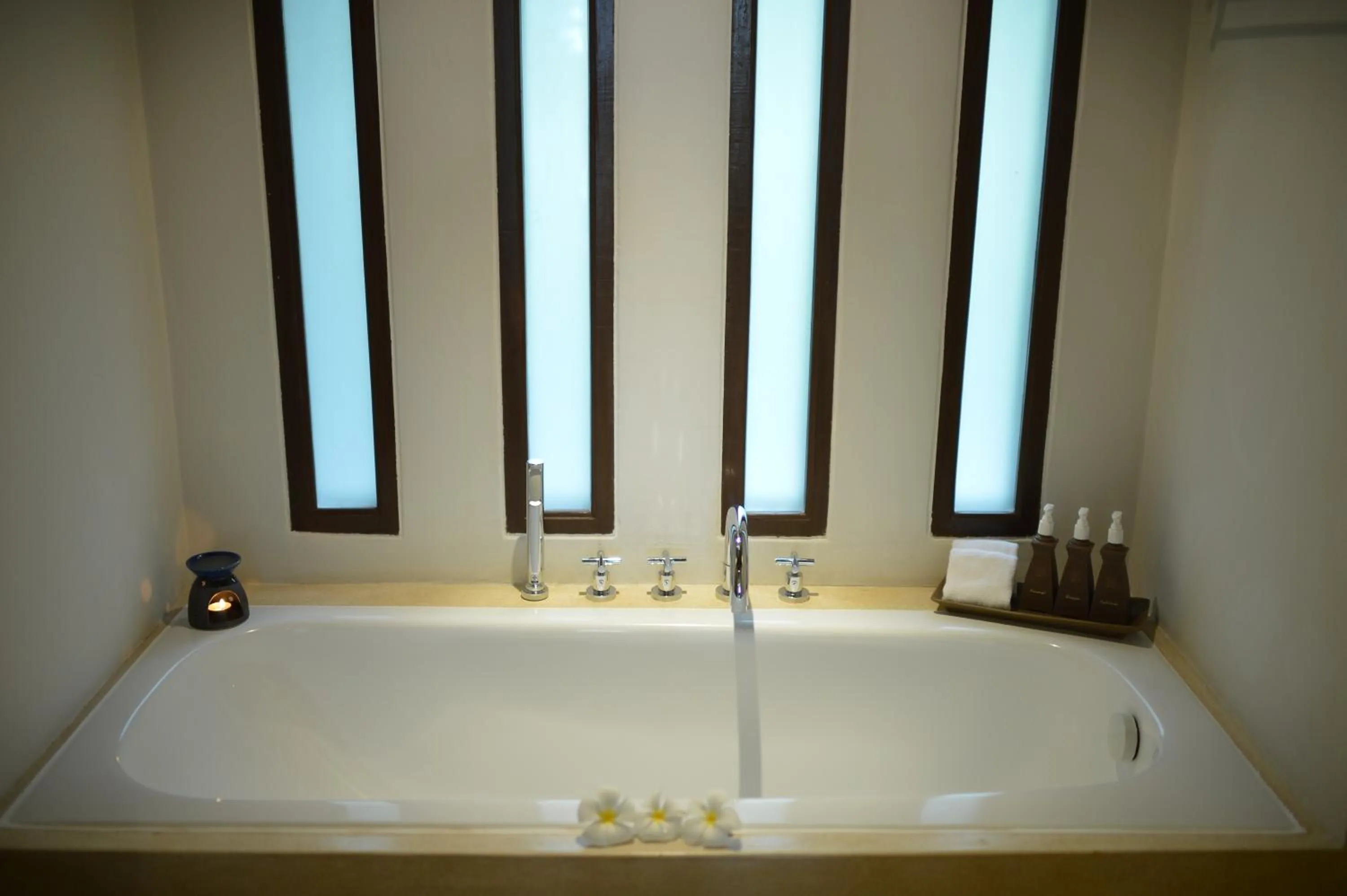 Bath in Grand Southsea Khaolak Beach Resort