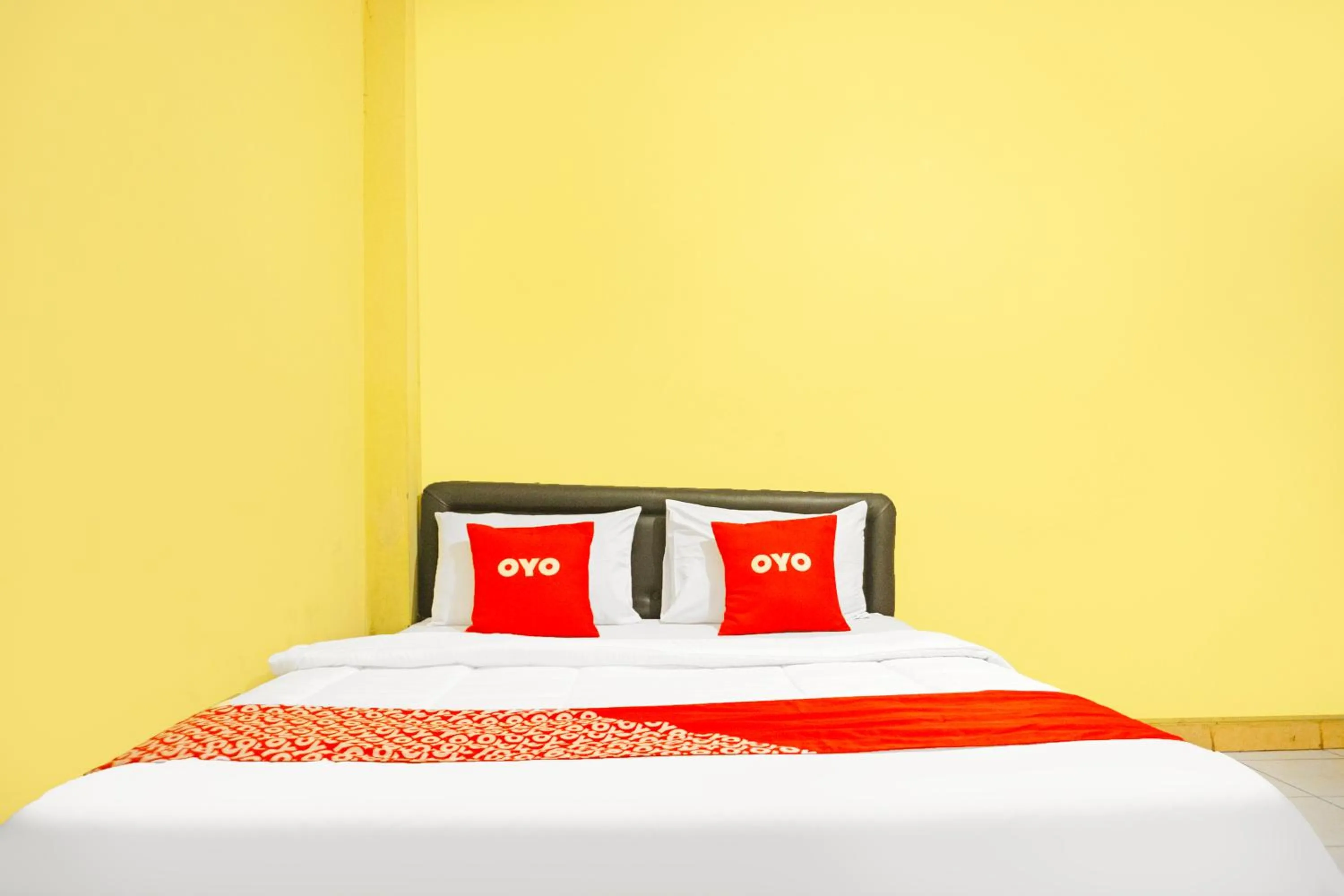 Photo of the whole room, Bed in Hotel O Bandar Lampung Near Teropong Kota Bukit Cindy Formerly Divka Residence