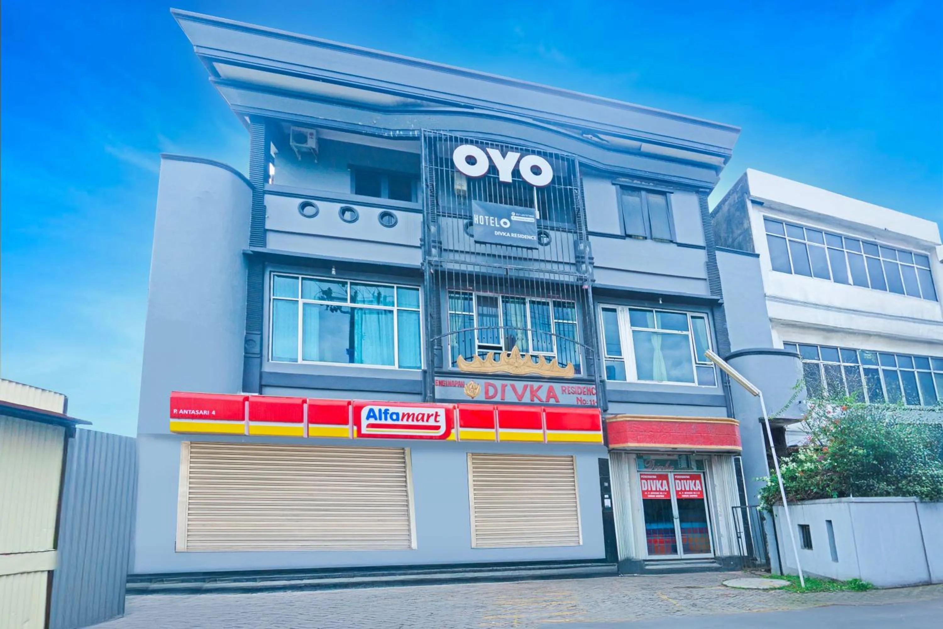 Facade/entrance in Hotel O Bandar Lampung Near Teropong Kota Bukit Cindy Formerly Divka Residence