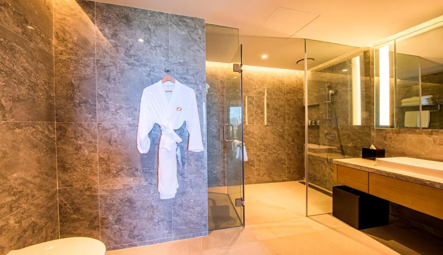 Shower in Oakwood Apartments Sanya