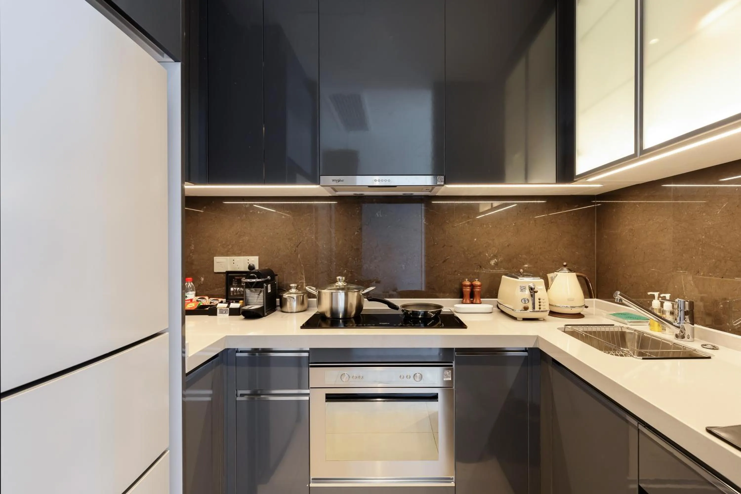 Kitchen or kitchenette in Oakwood Apartments Sanya
