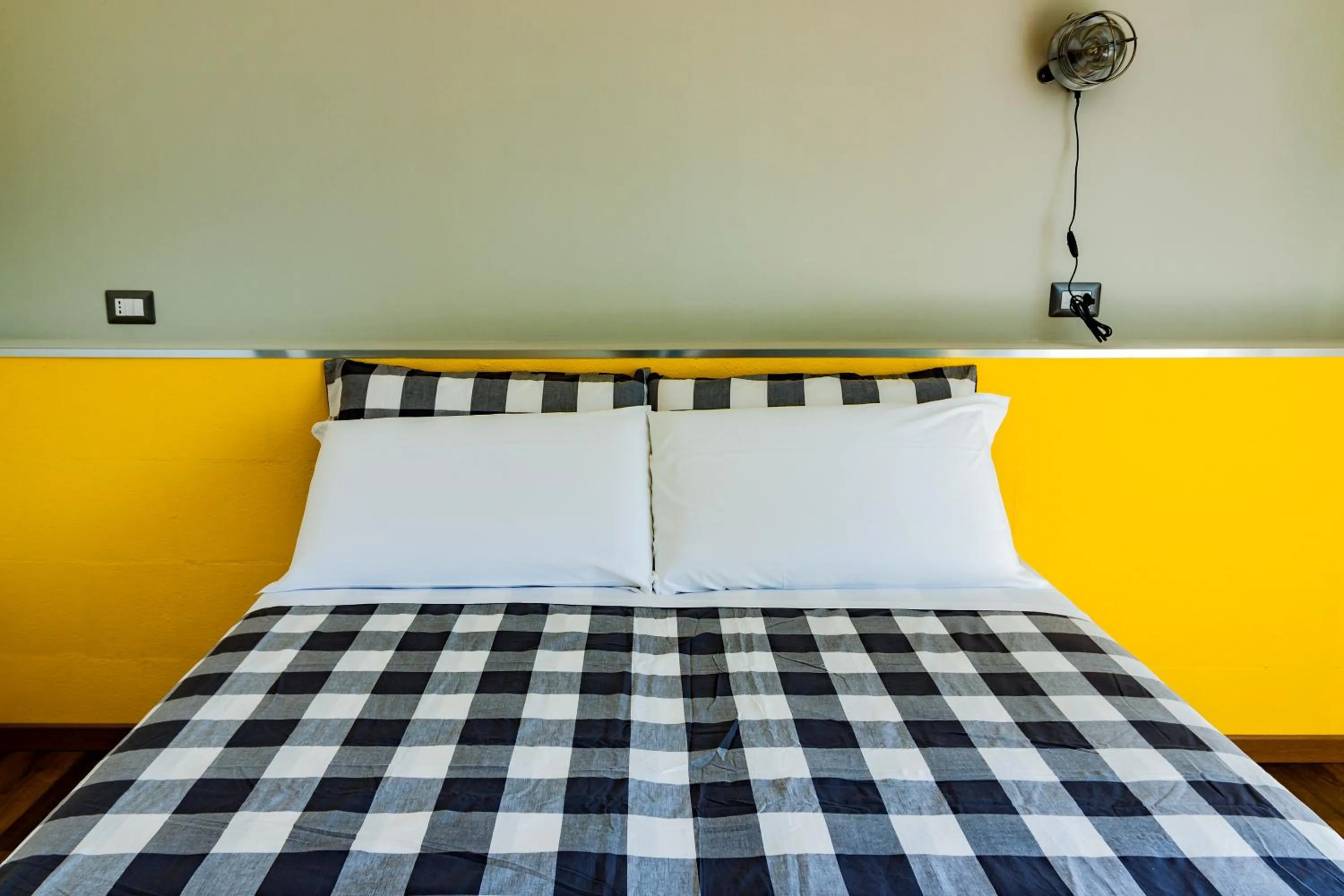 Bed in TRAVEL STATION Bedandbreakfast